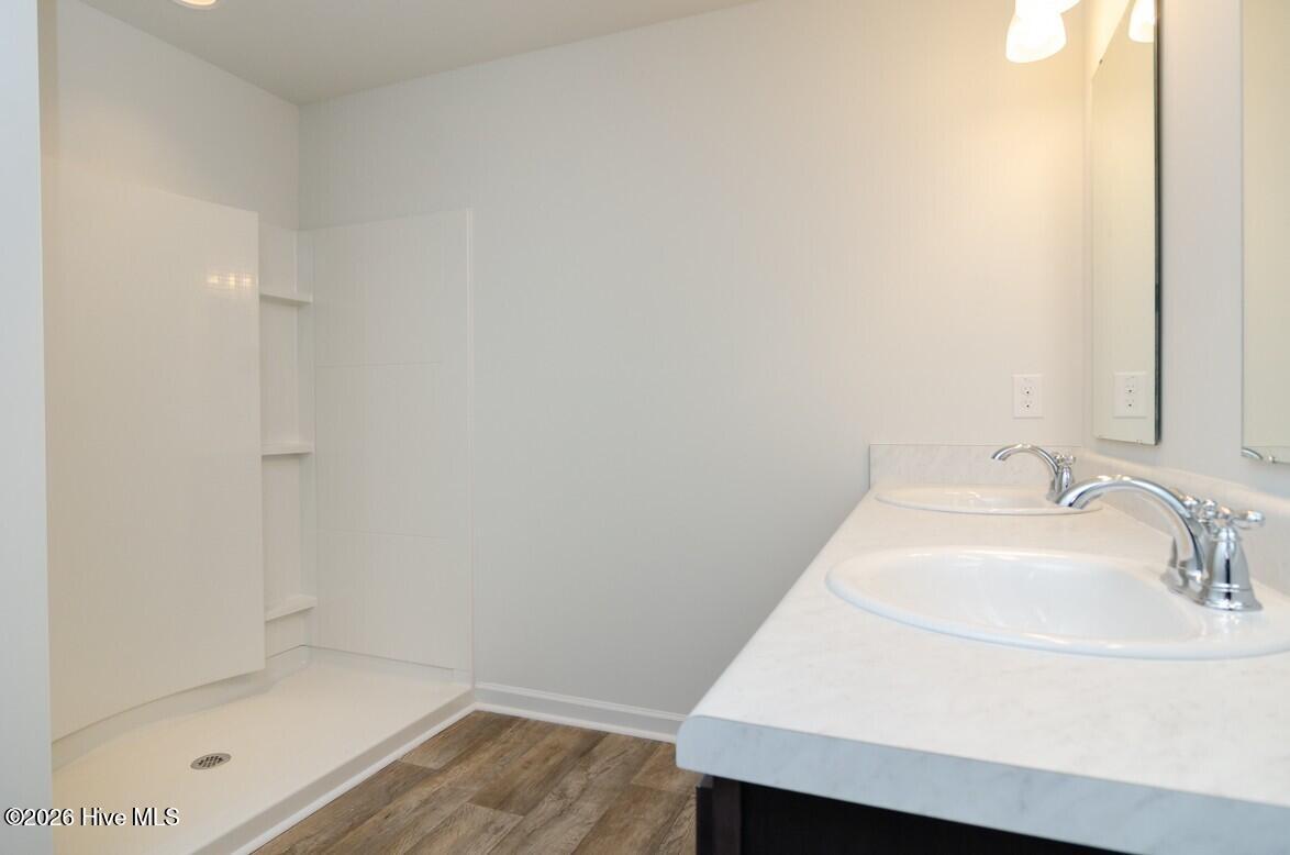 100568569 | Photo 11