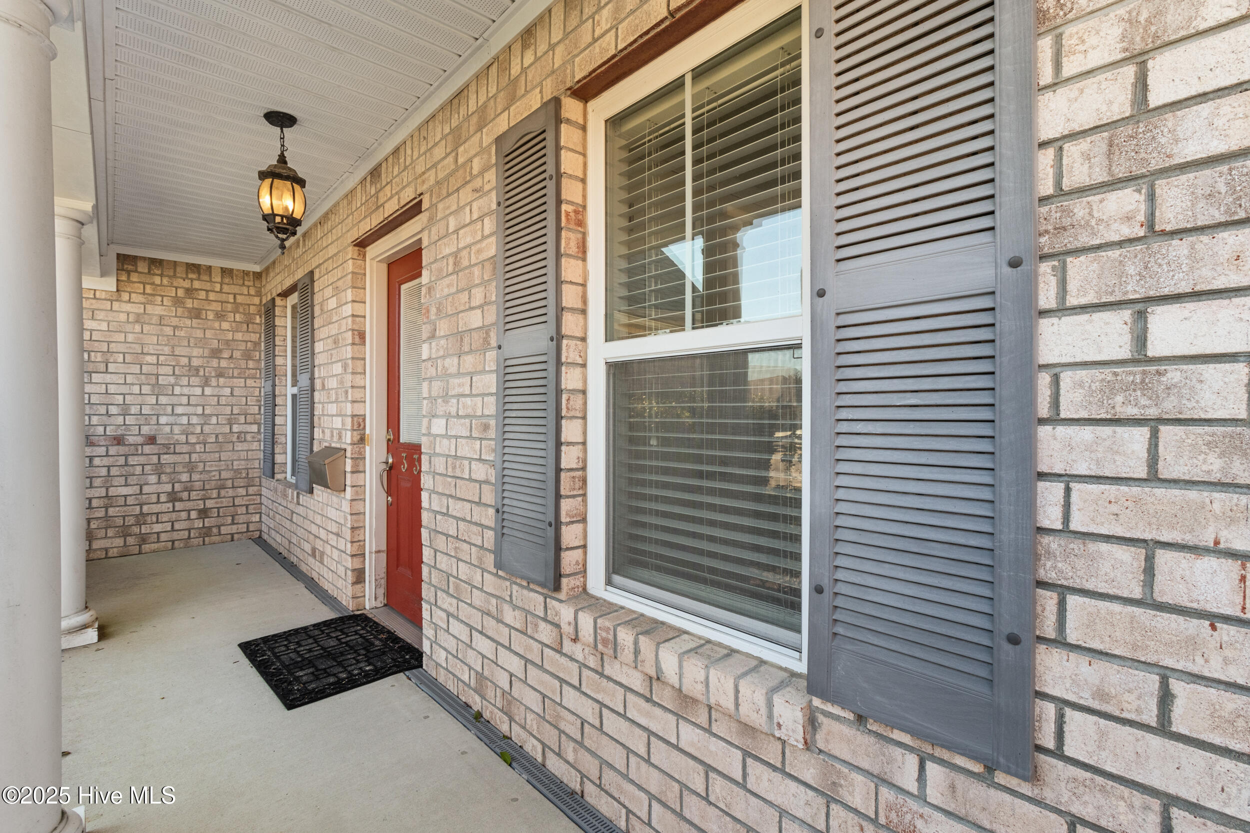 100537389 | Photo 36