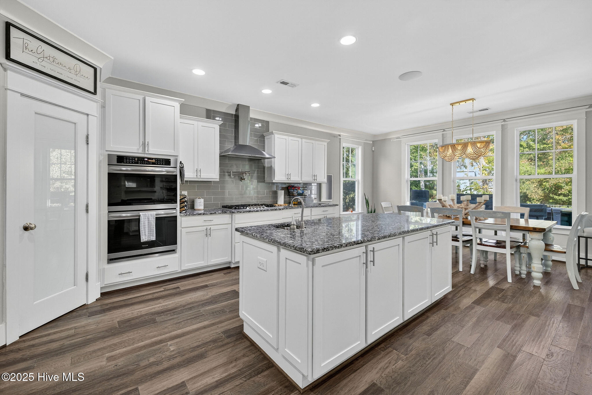 100540063 | Photo 17