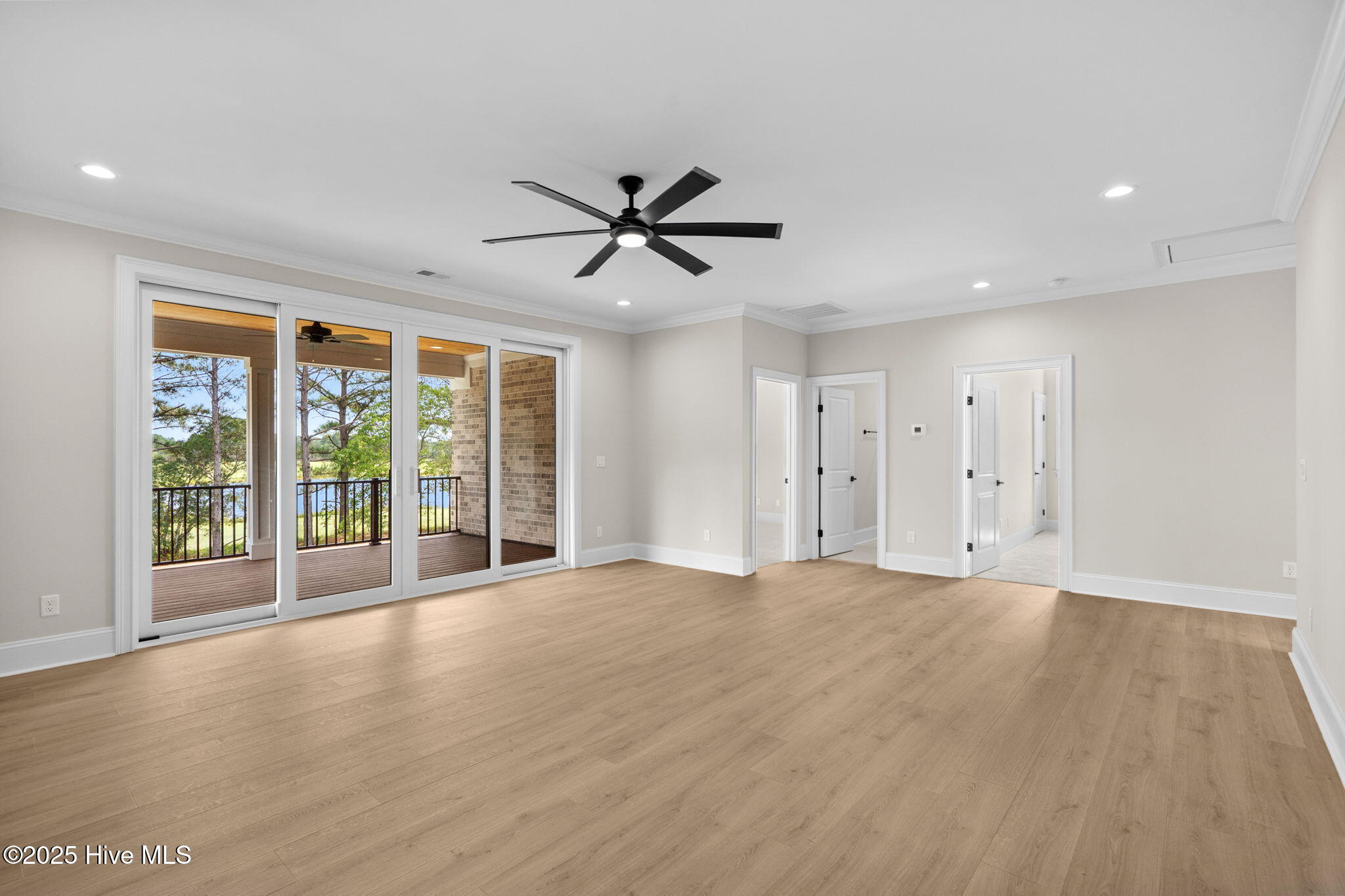 100509277 | Photo 42