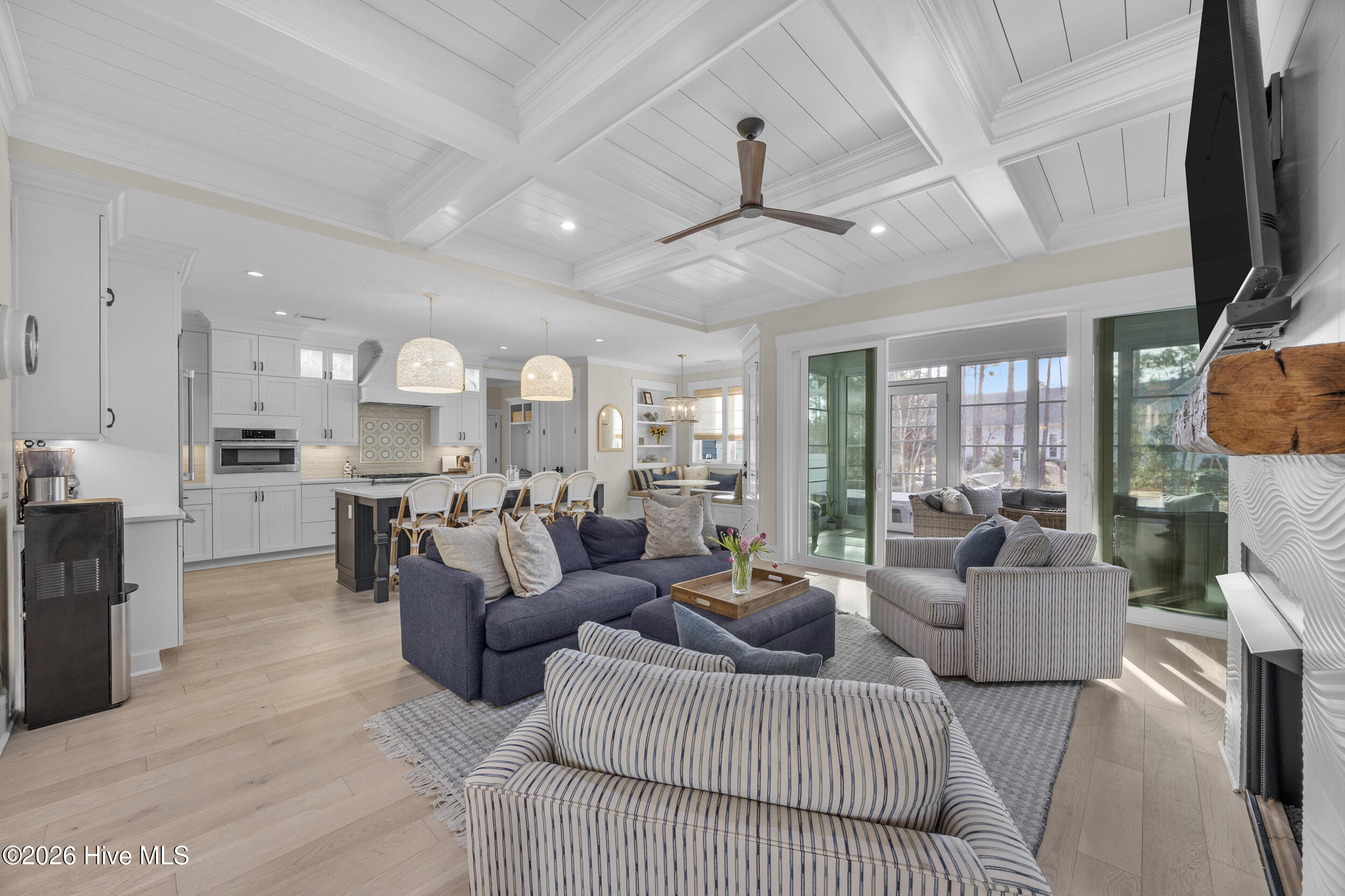 100527990 | Photo 22