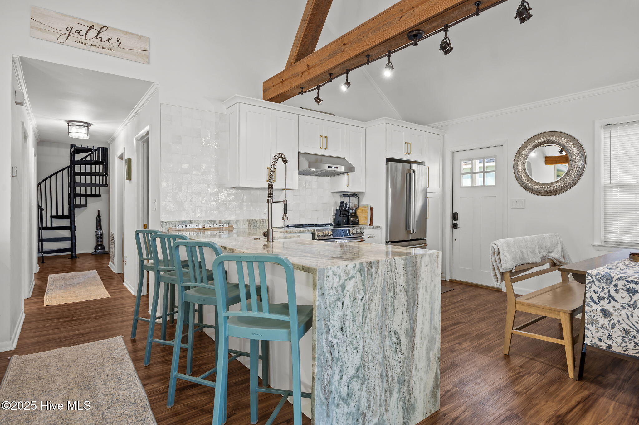 100545824 | Photo 17