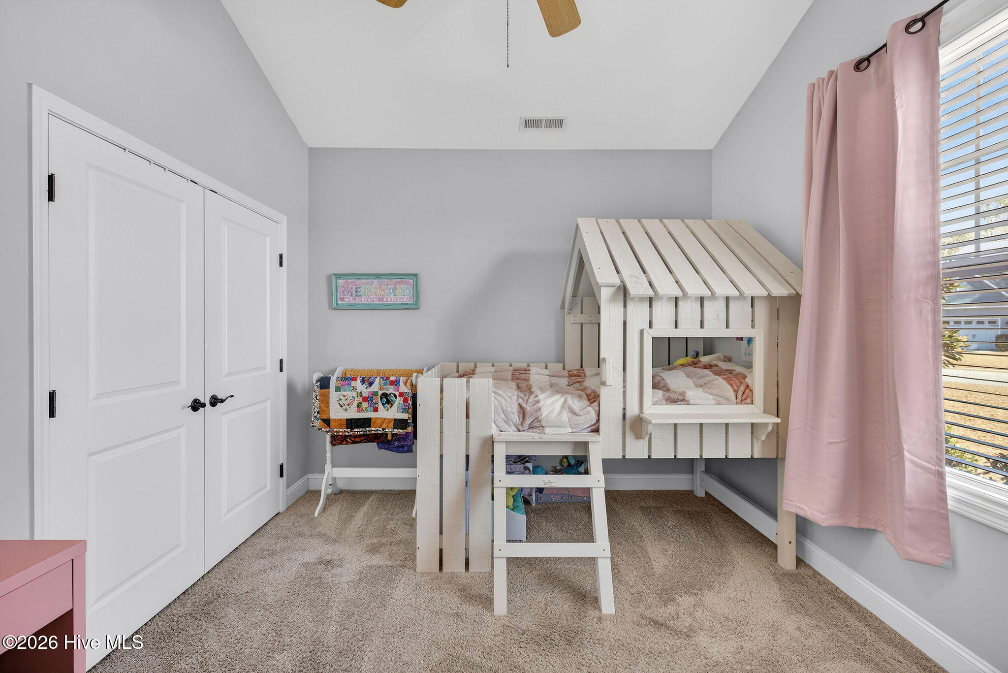 100547189 | Photo 27