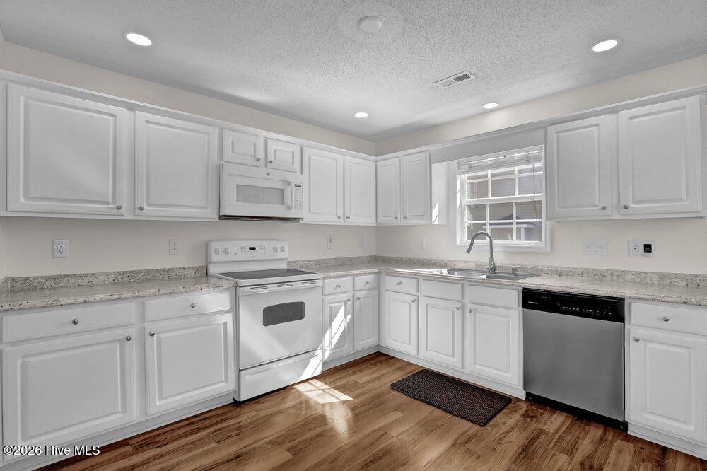 100555437 | Photo 11