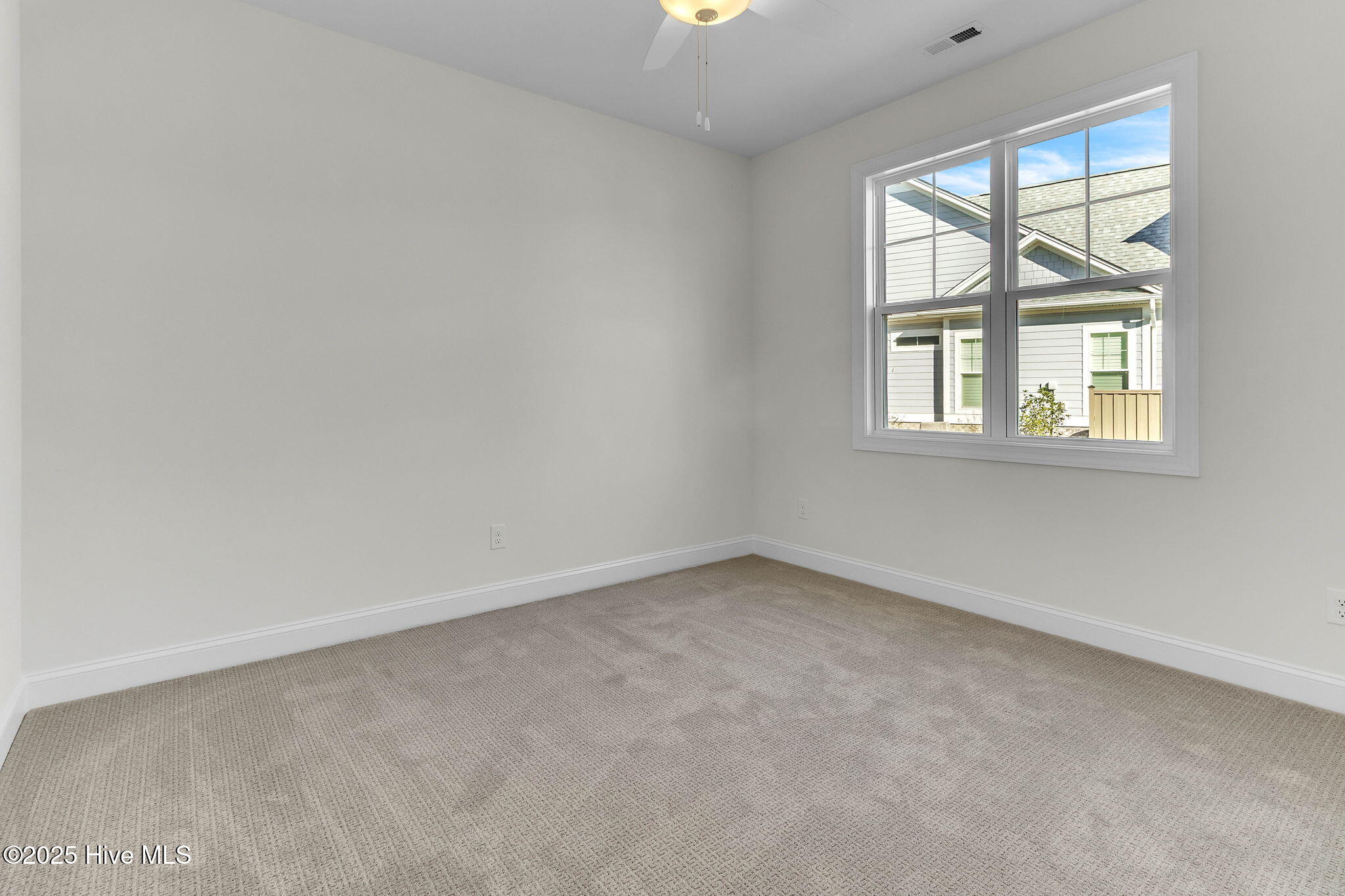 100567325 | Photo 20