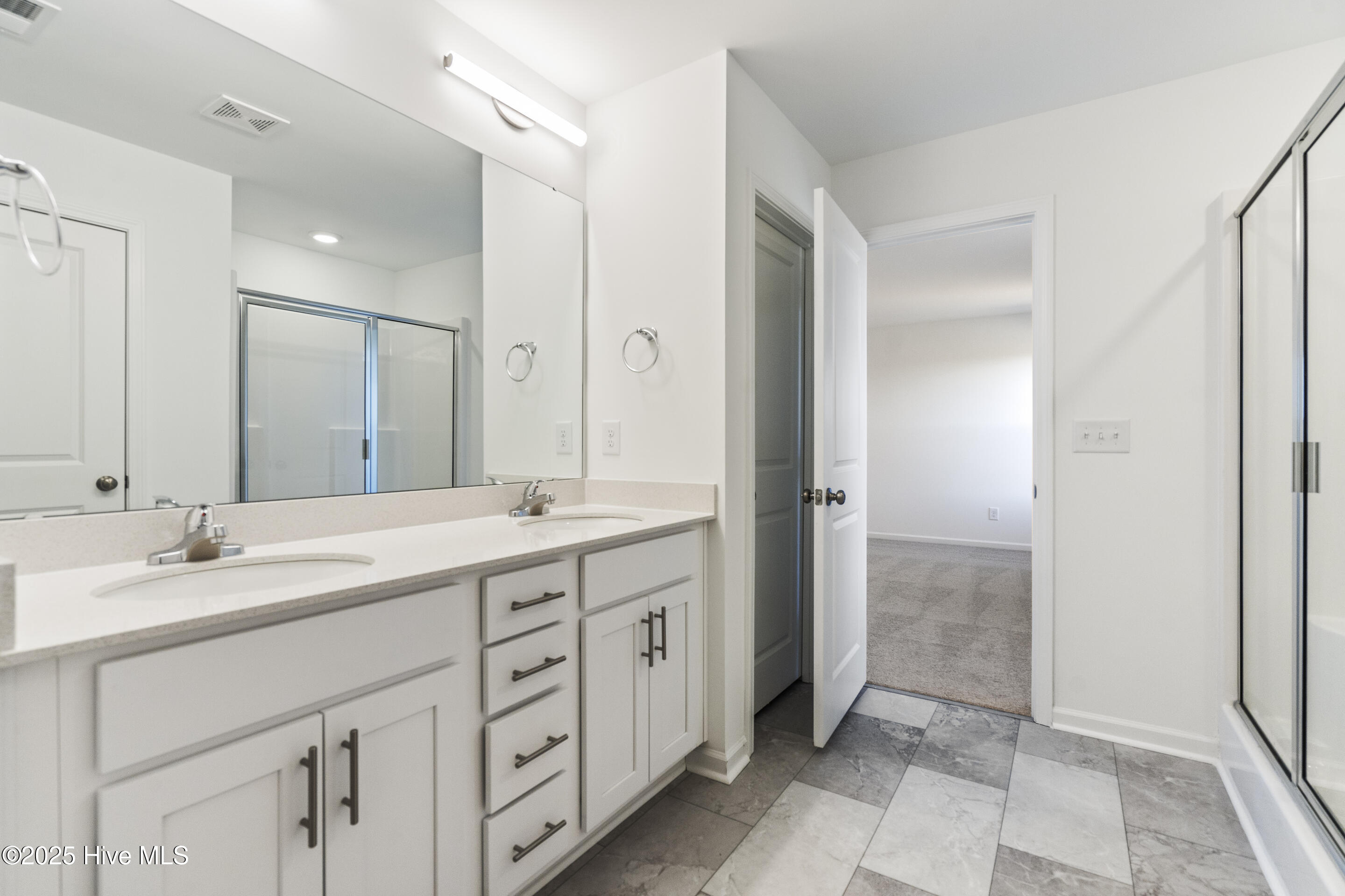 100550382 | Photo 30