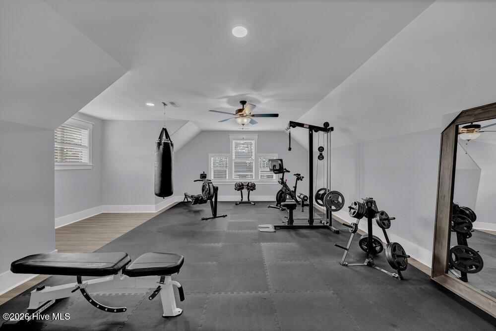 100547868 | Photo 38