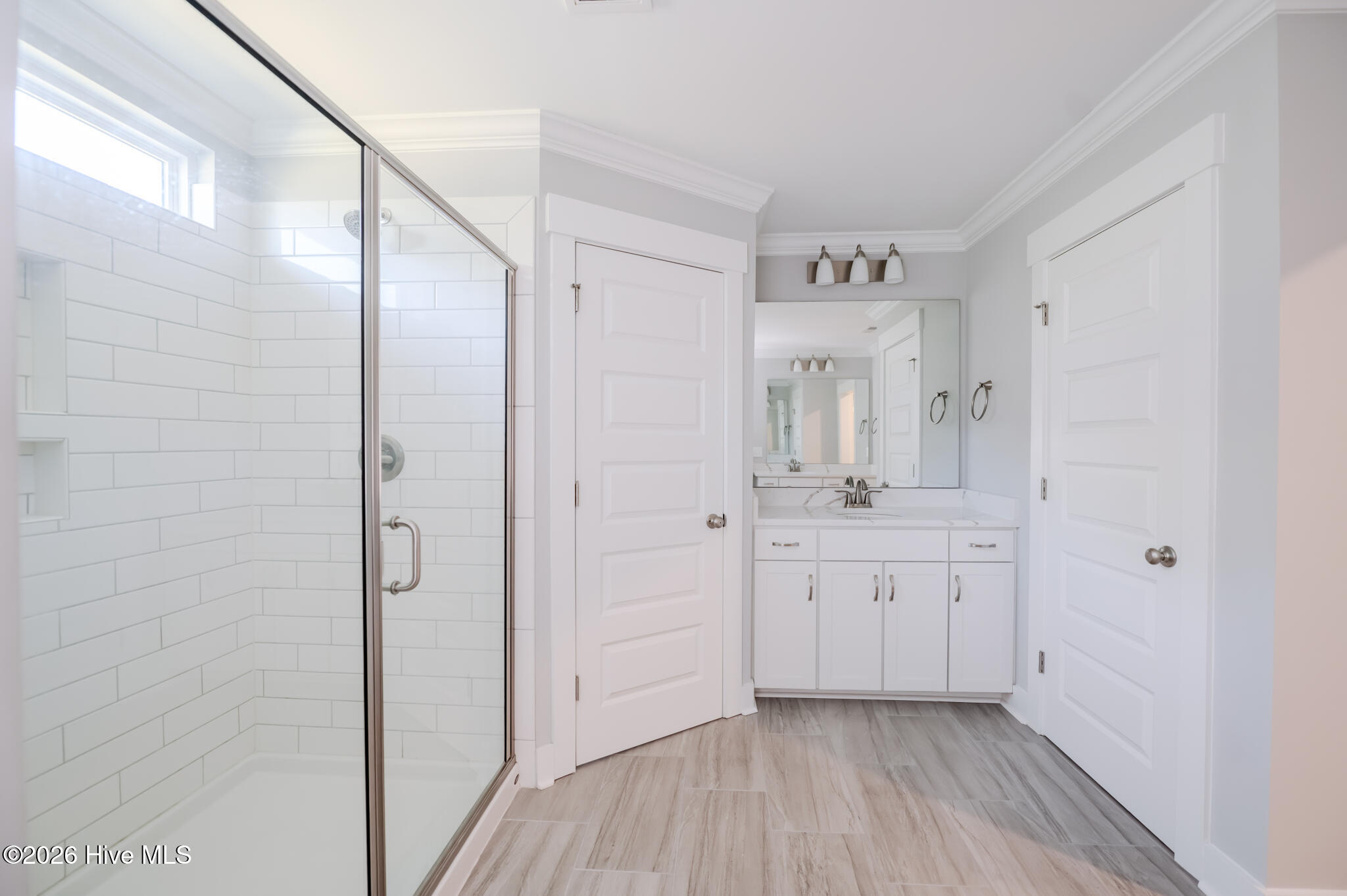 100567790 | Photo 69