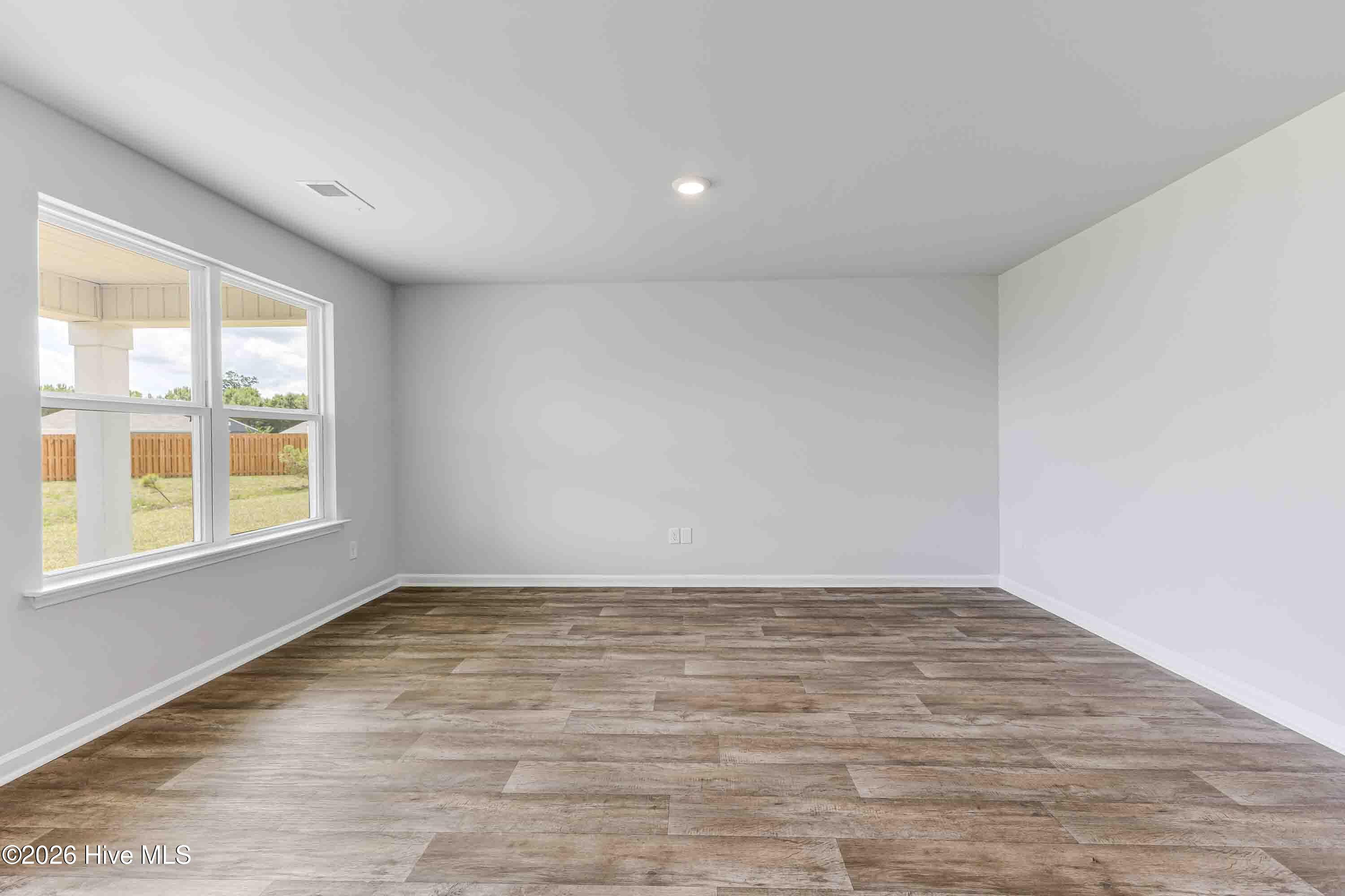 100569617 | Photo 17