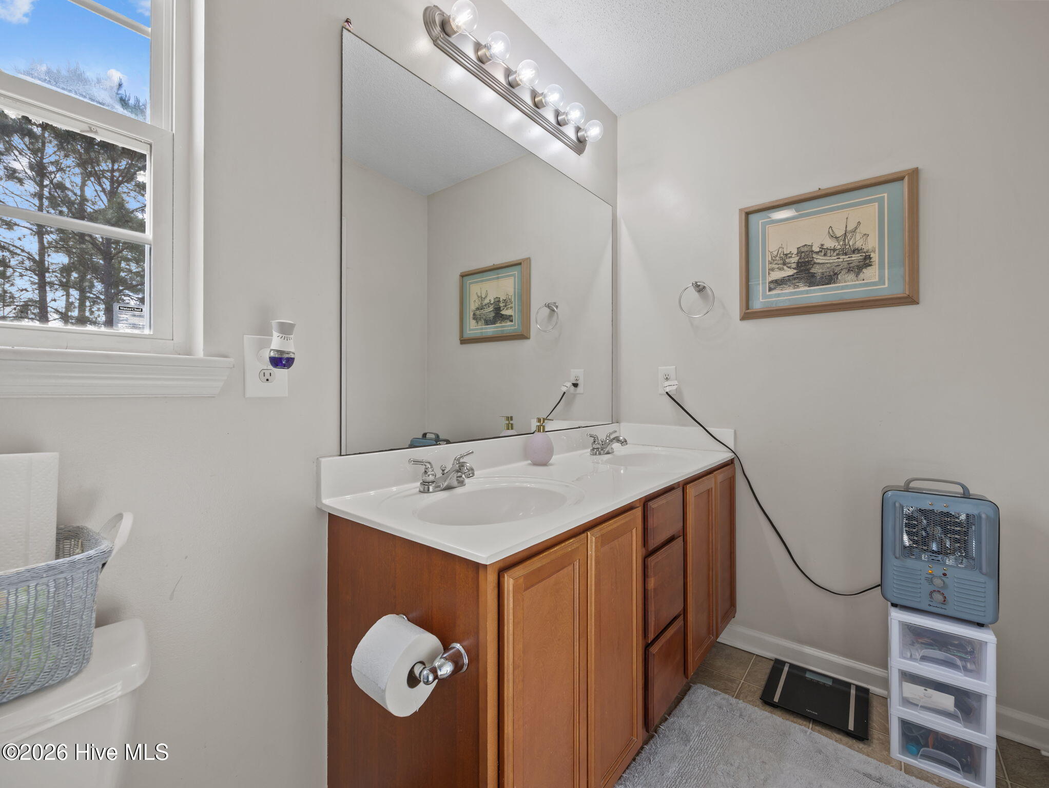 100566784 | Photo 25