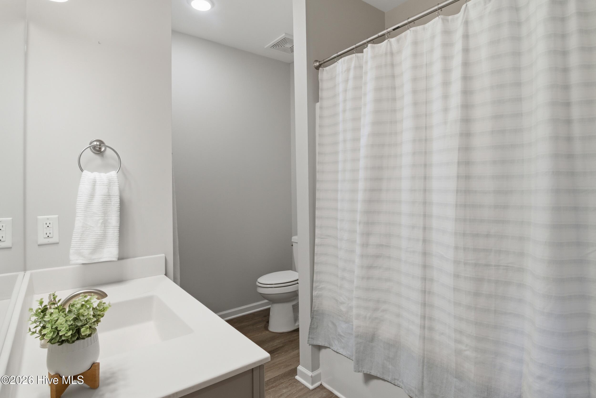 100552739 | Photo 23