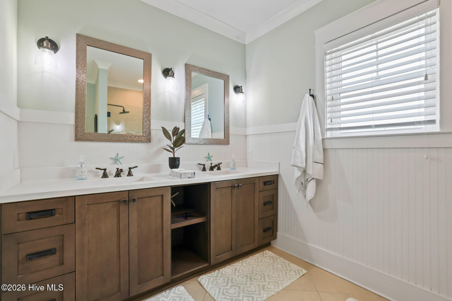 100567174 | Photo 23