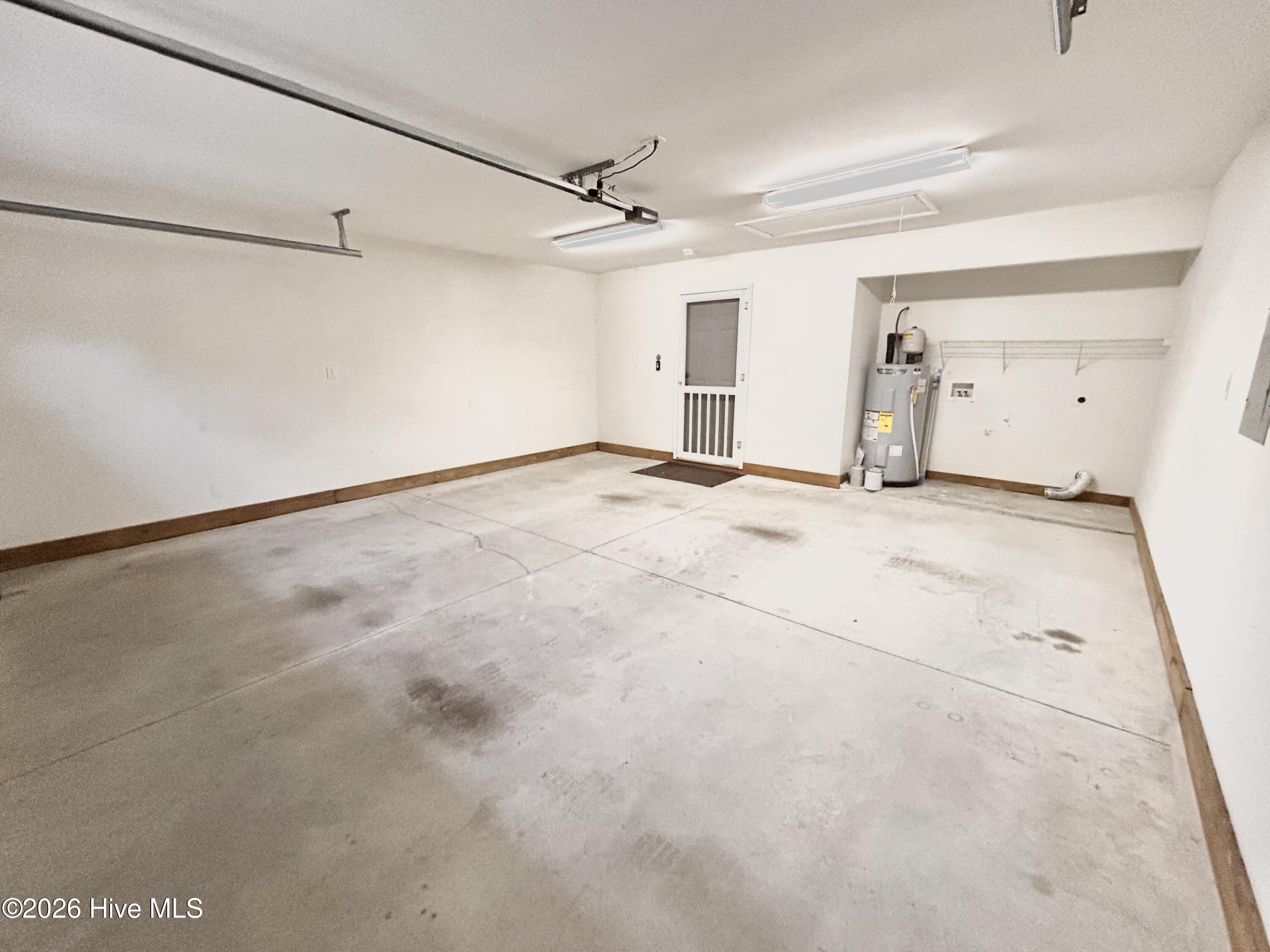 100542918 | Photo 38