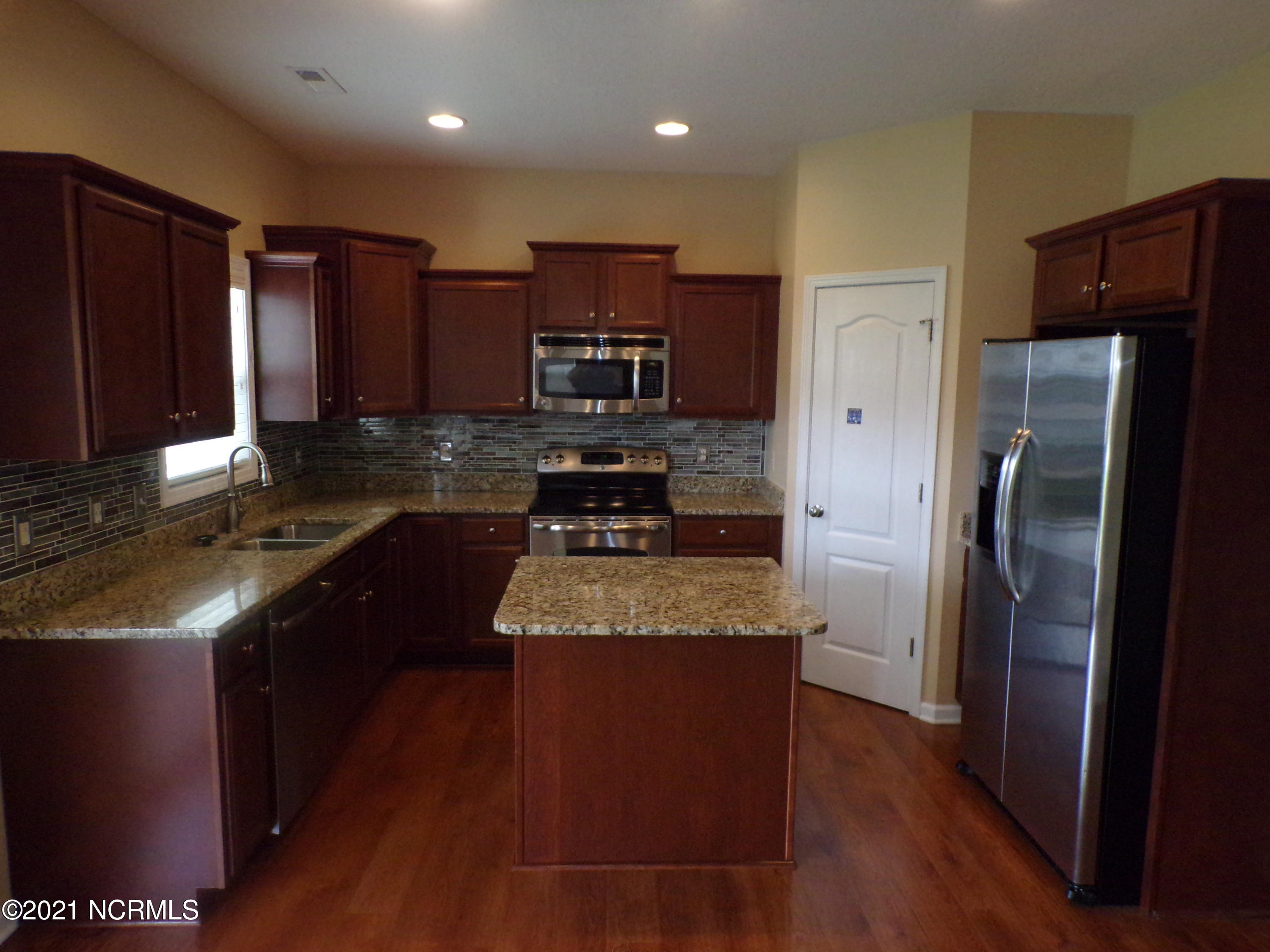 100559579 | Photo 13