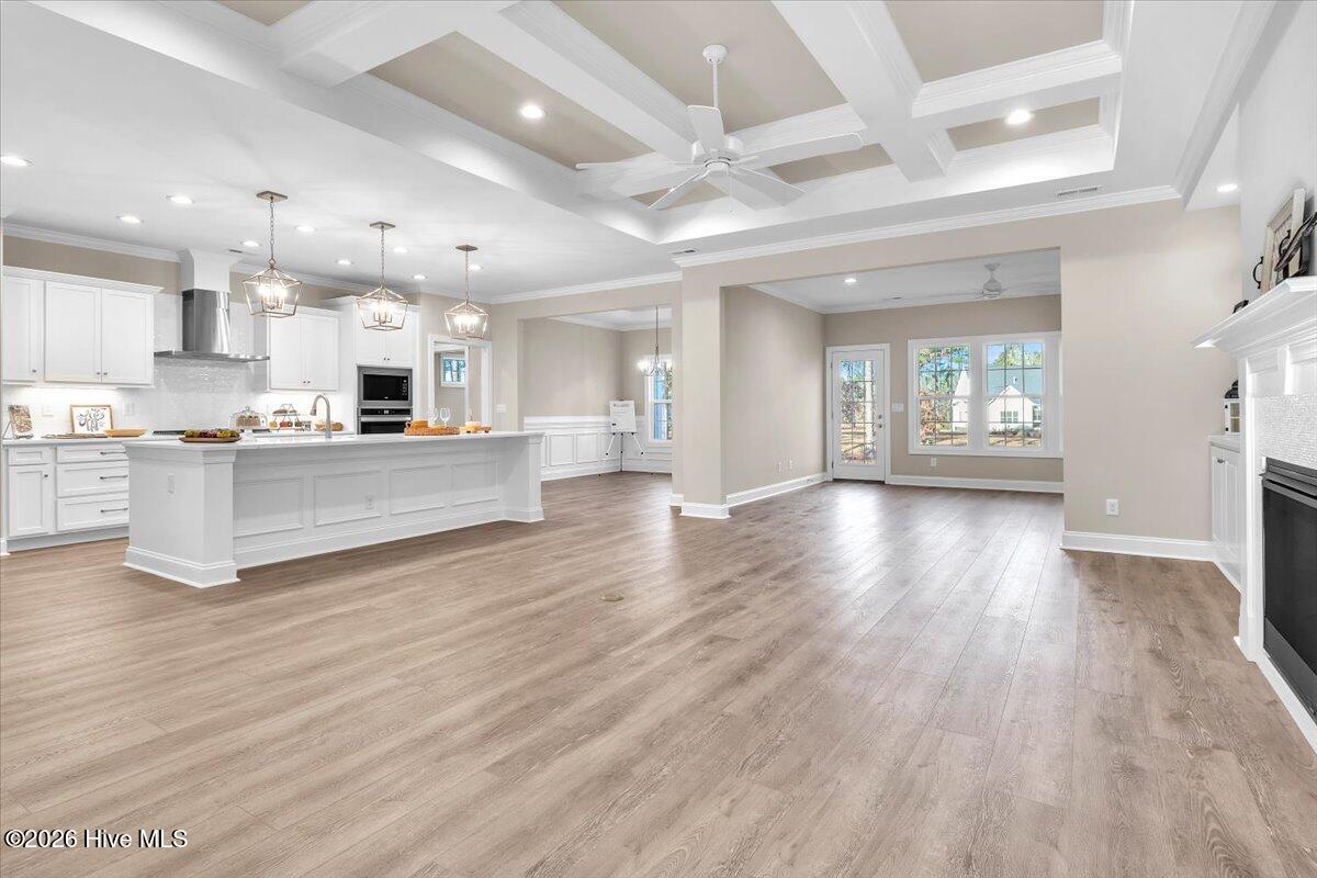 100524155 | Photo 25