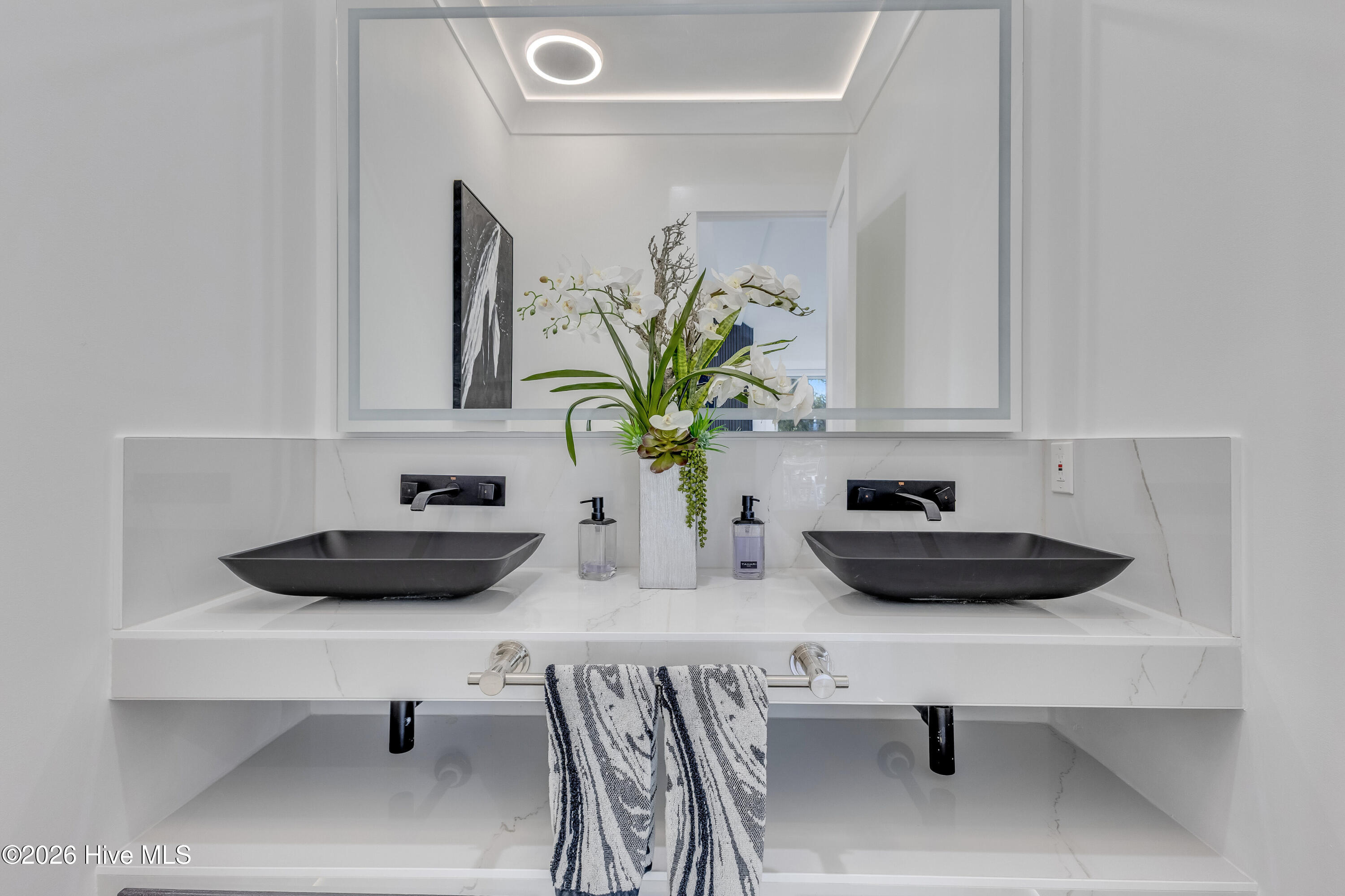 100559856 | Photo 56