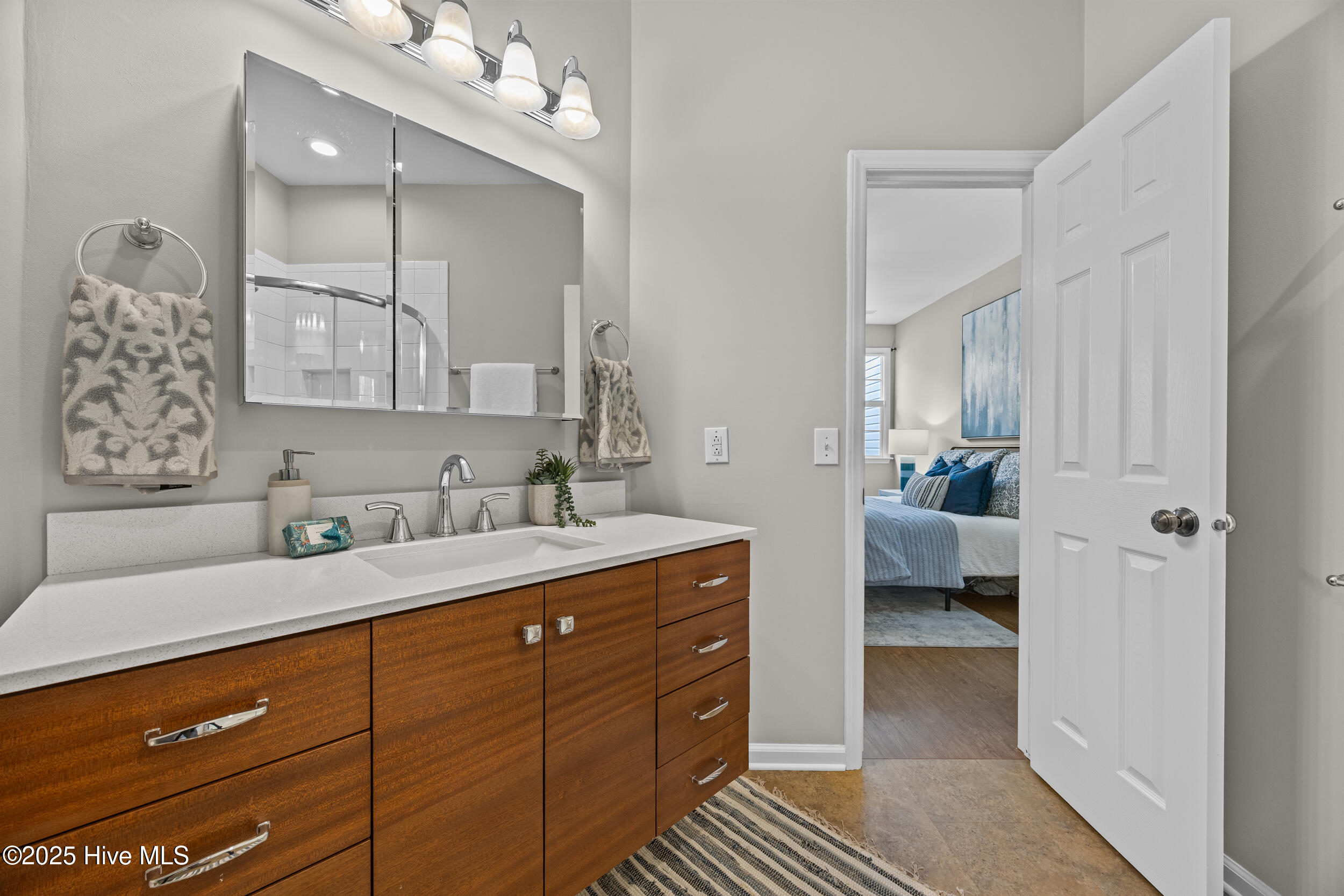 100536909 | Photo 18