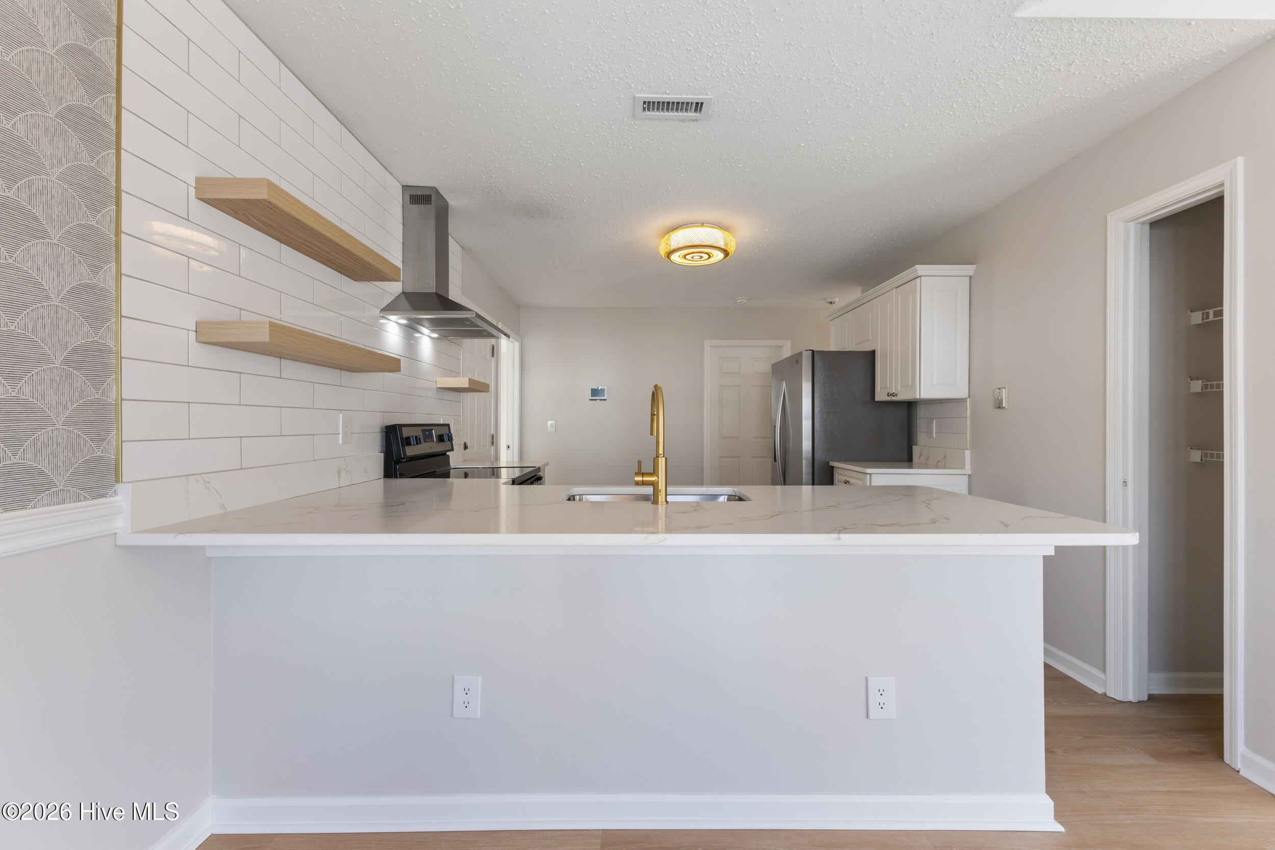 100553456 | Photo 16