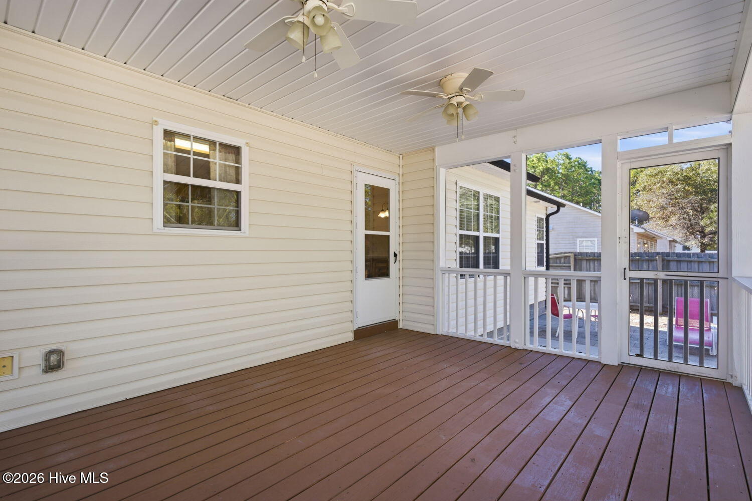 100555280 | Photo 36