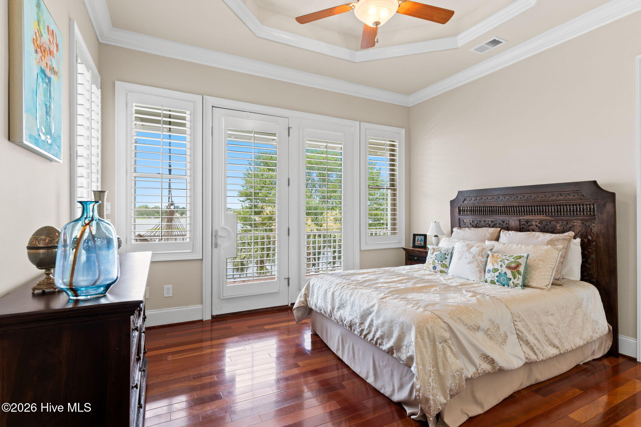 100554709 | Photo 74