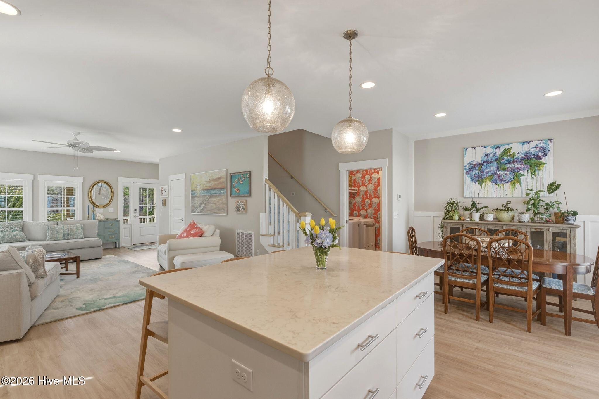 100562049 | Photo 19