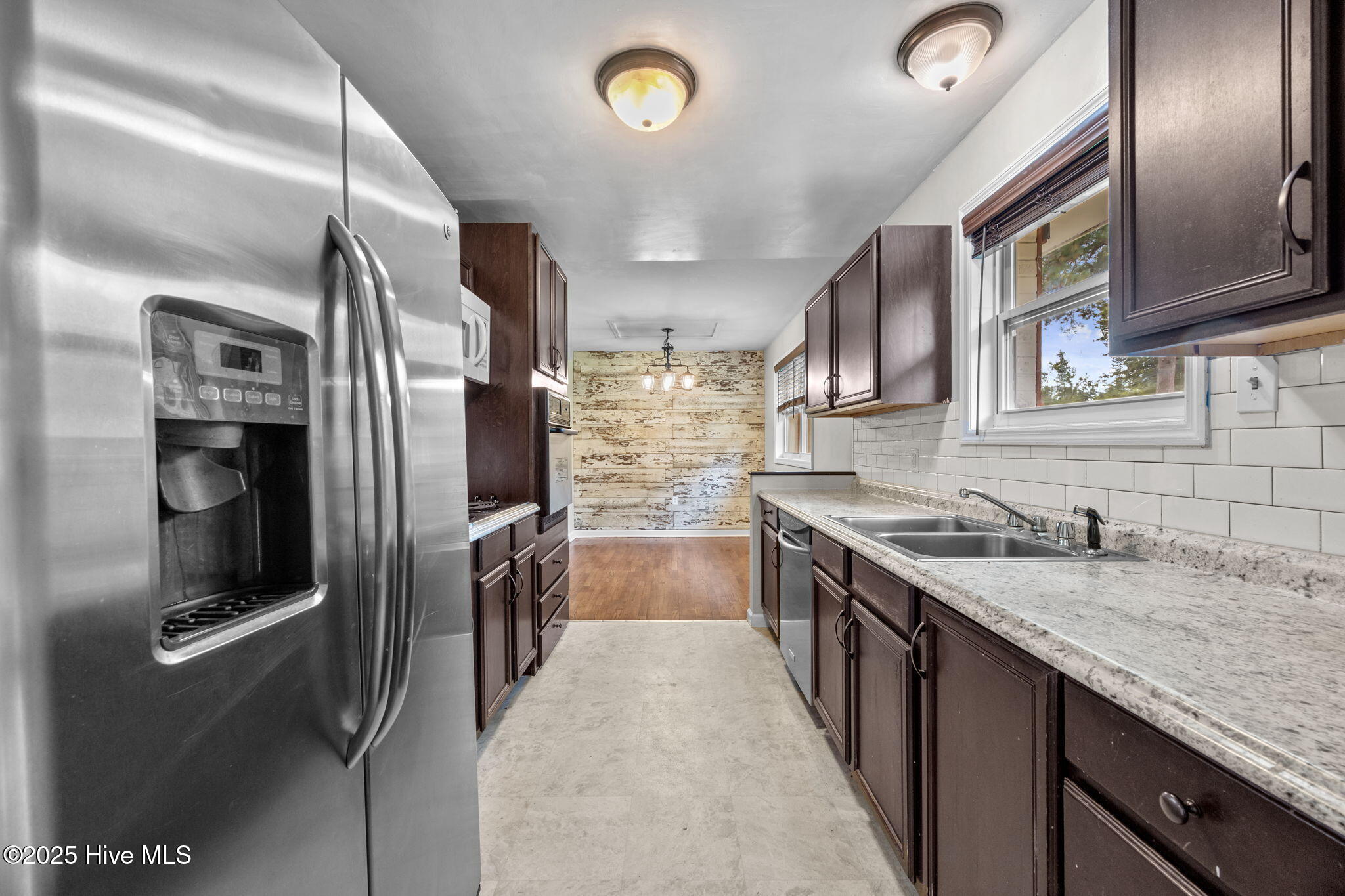 100530315 | Photo 18