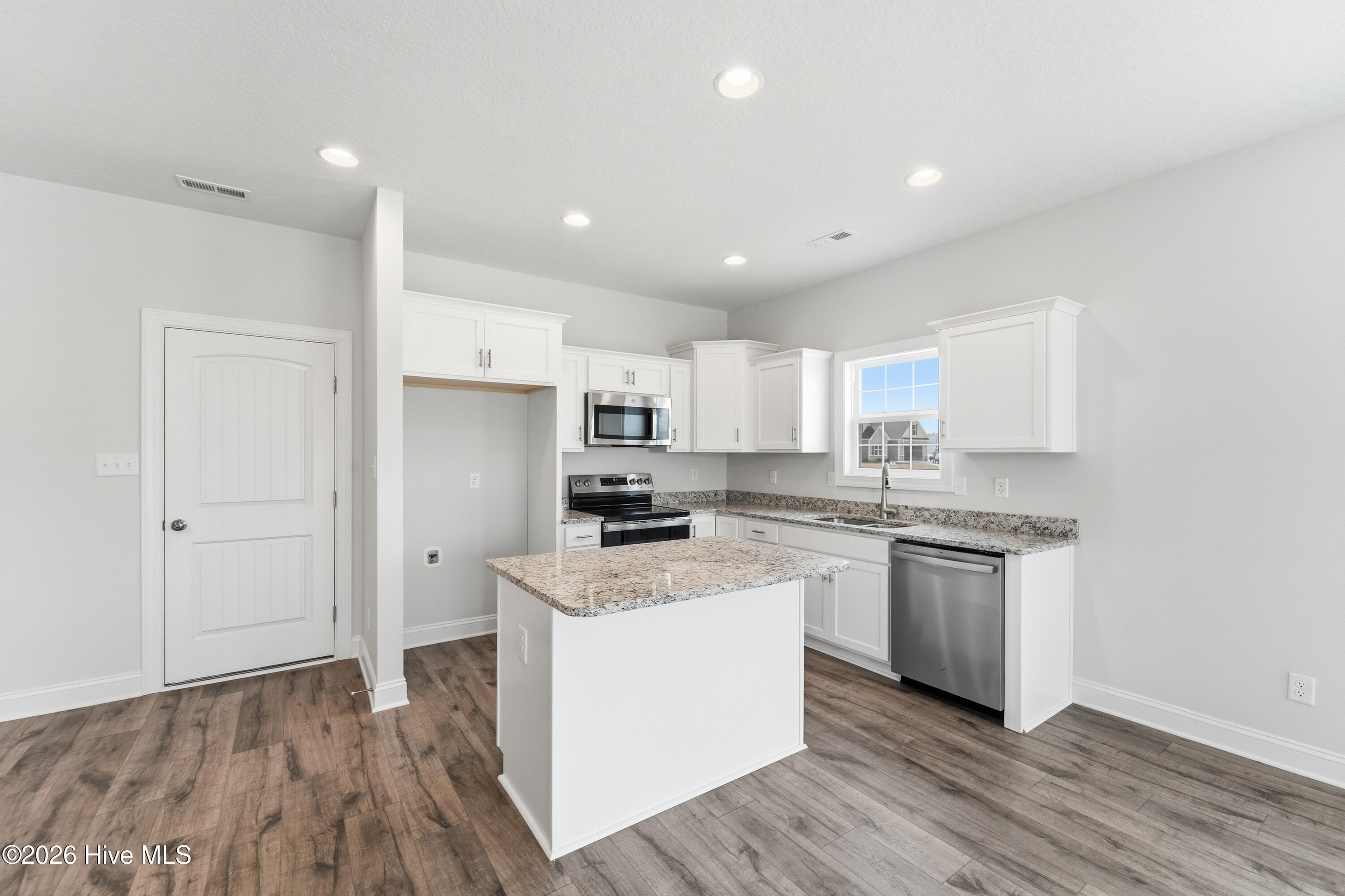 100526991 | Photo 13