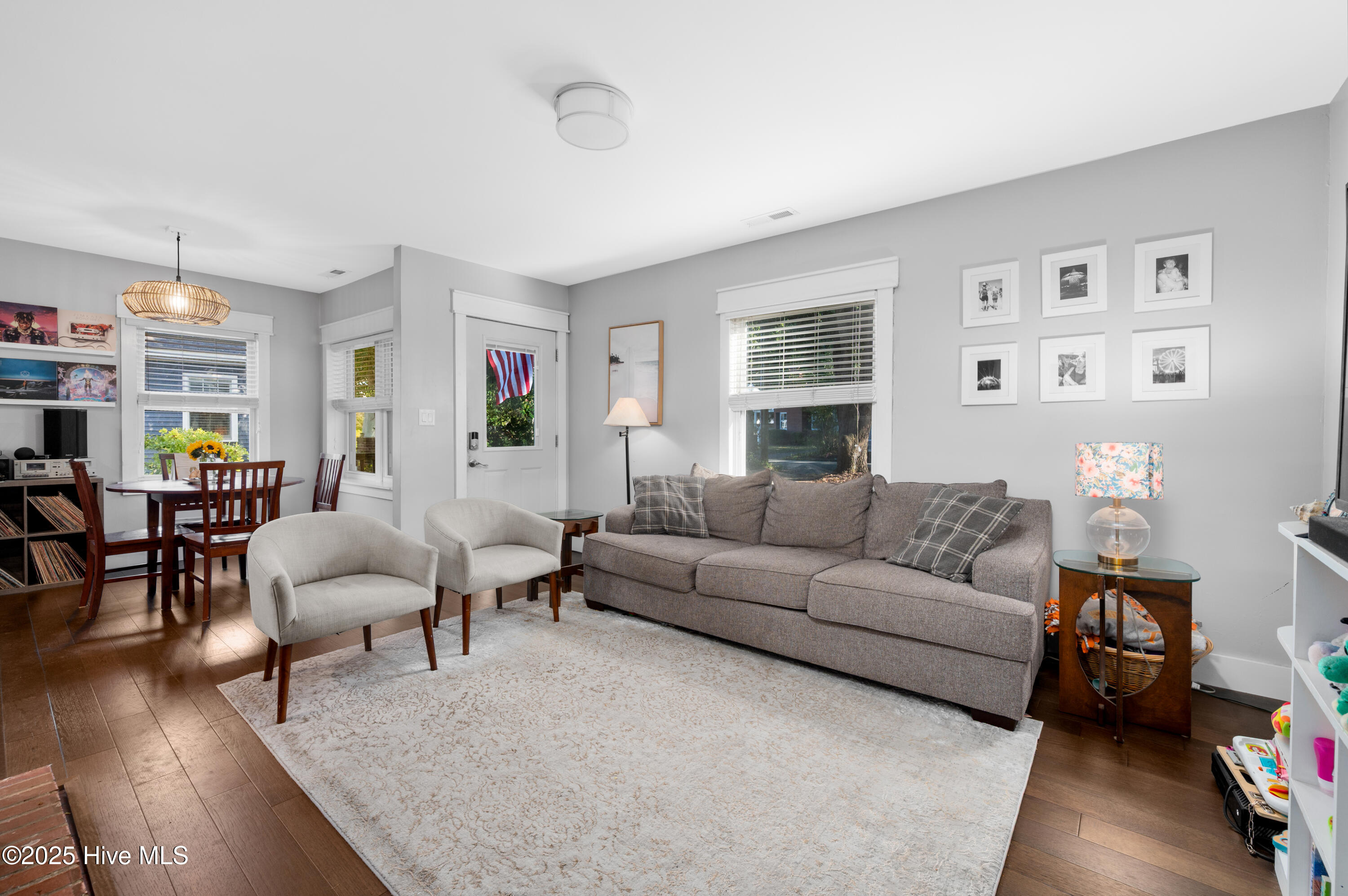 100542345 | Photo 16