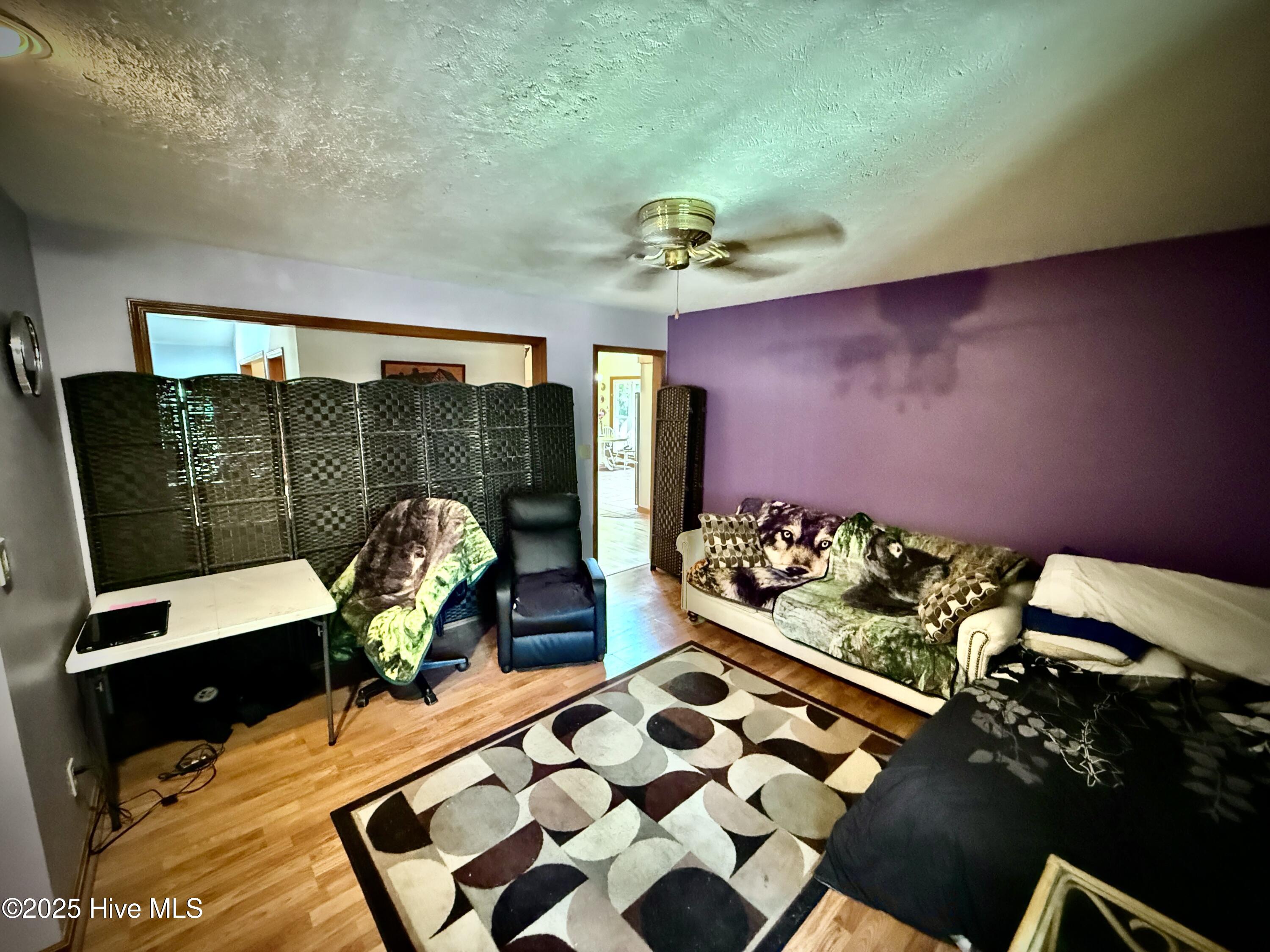 100518728 | Photo 33