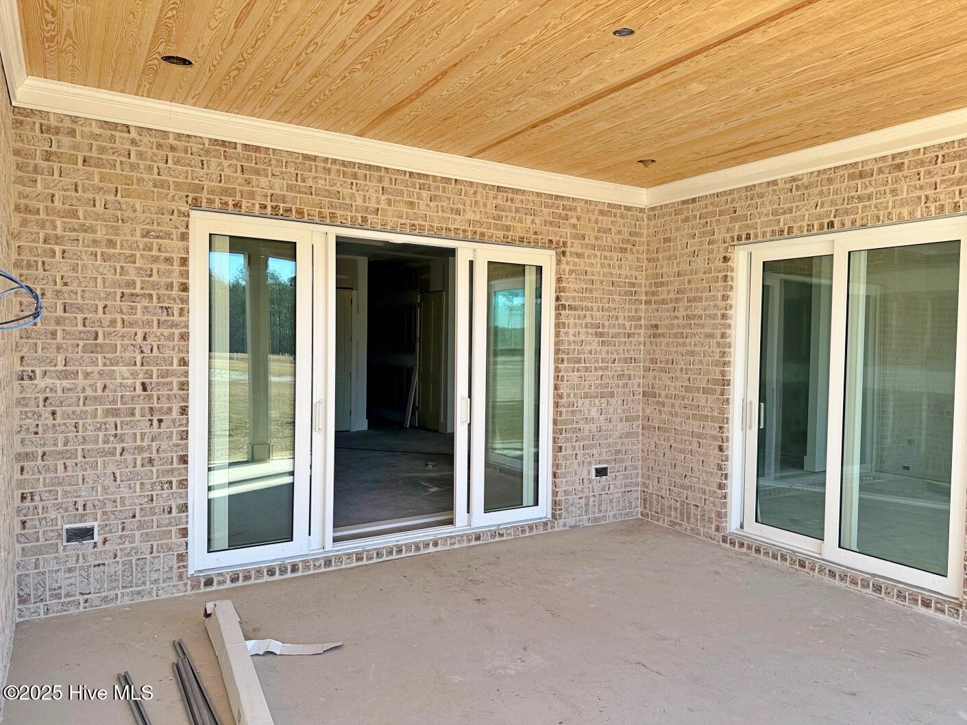 100537171 | Photo 26