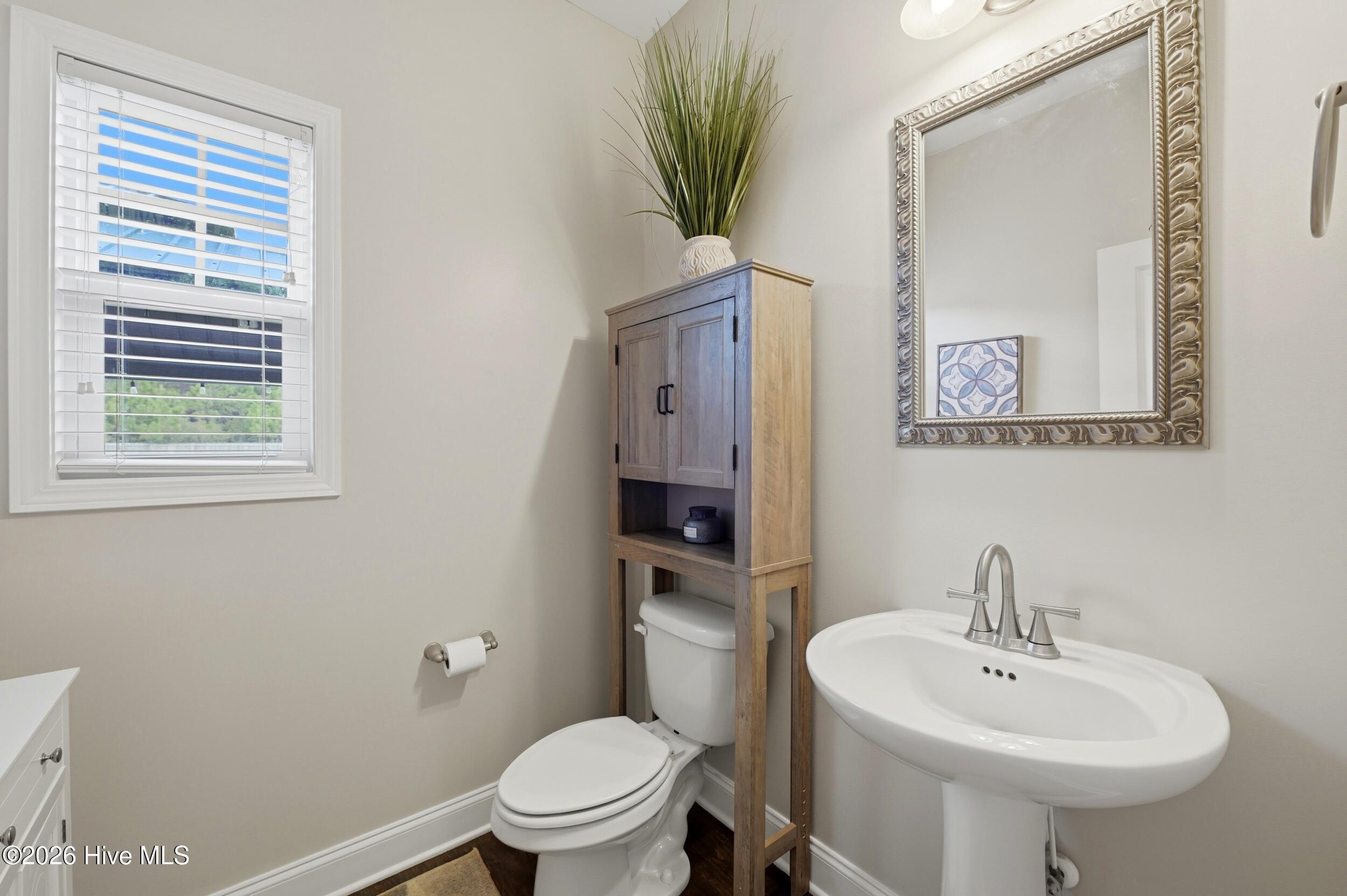 100560210 | Photo 23