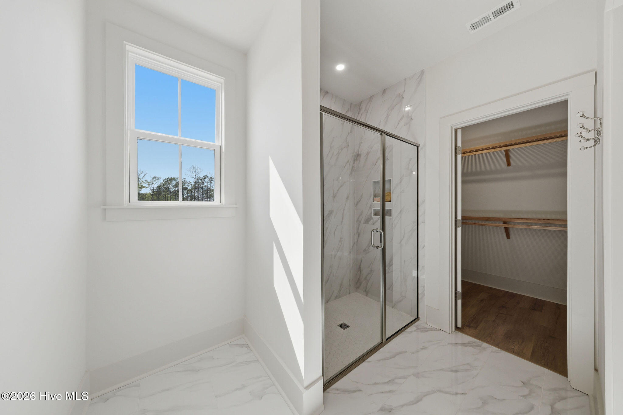 100567924 | Photo 27