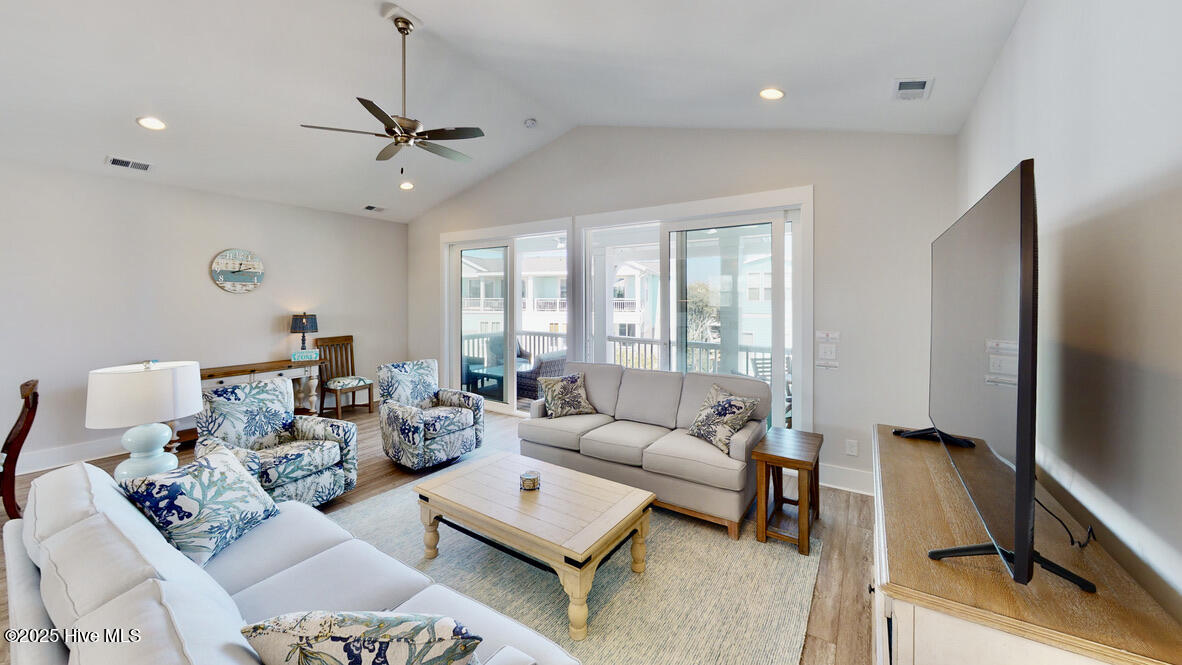 100526180 | Photo 20