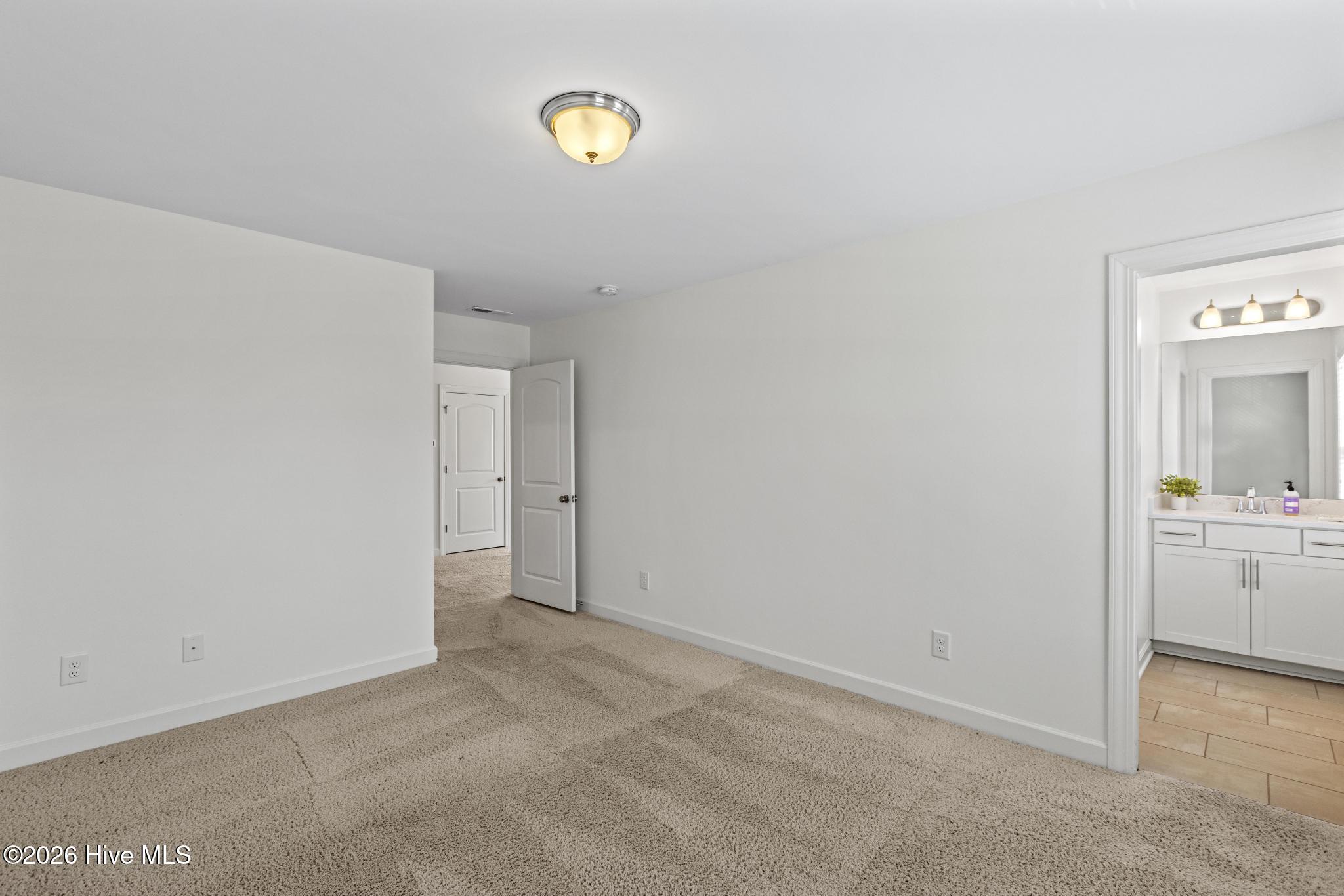 100554493 | Photo 32