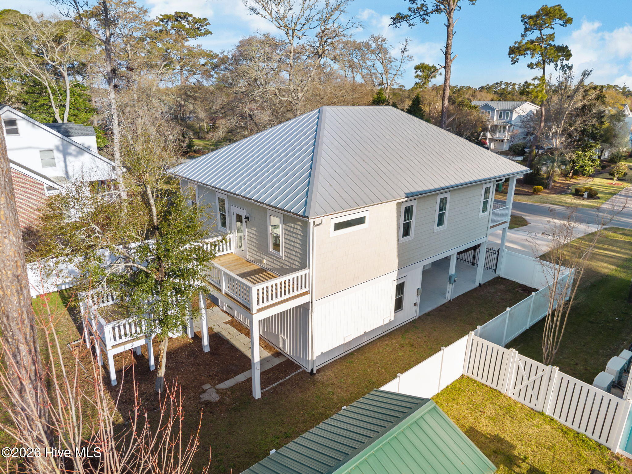 100561647 | Photo 40