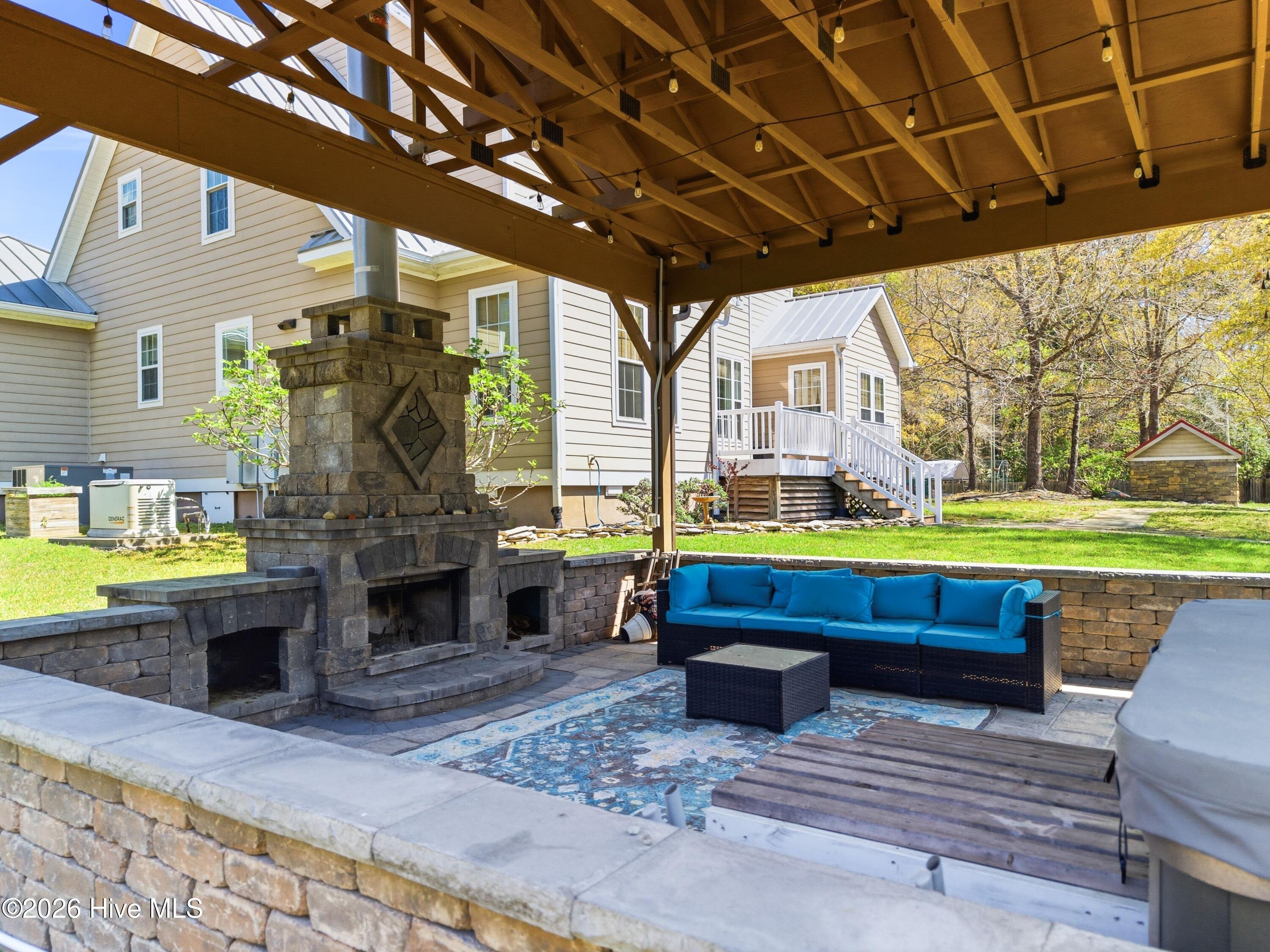 100564216 | Photo 51