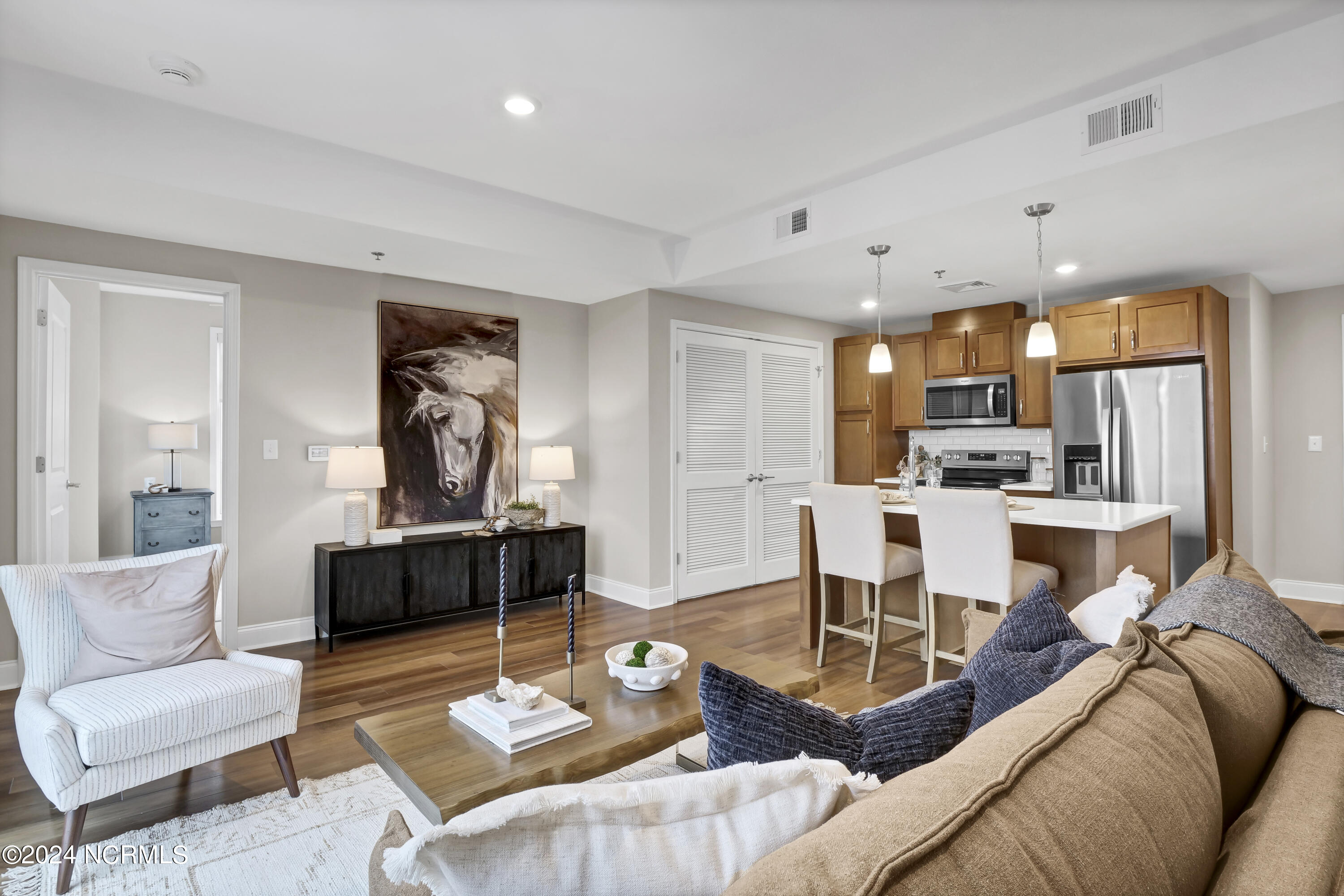 14 Grace Street 920, Wilmington, NC 28401 – photo 11: Living Area/Kitchen