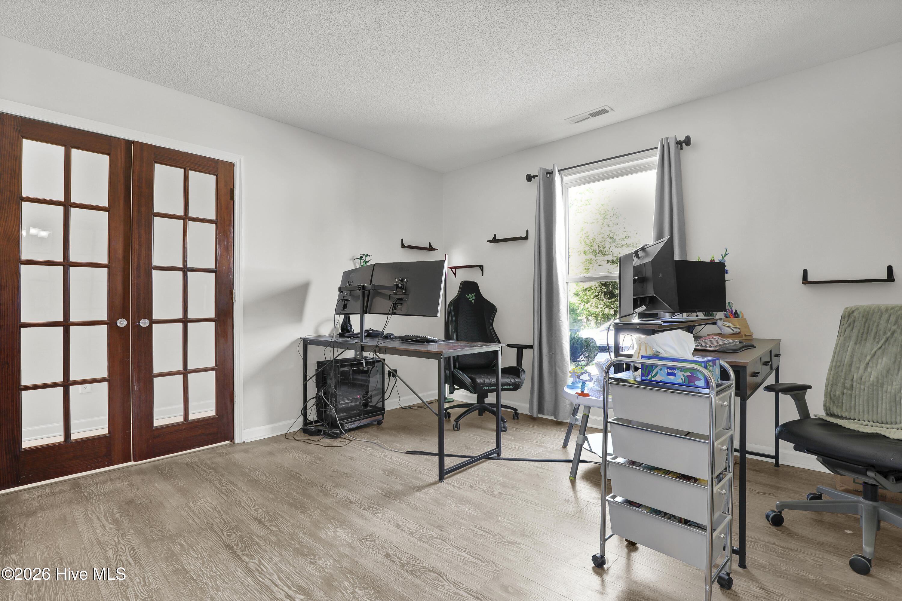 100568979 | Photo 16