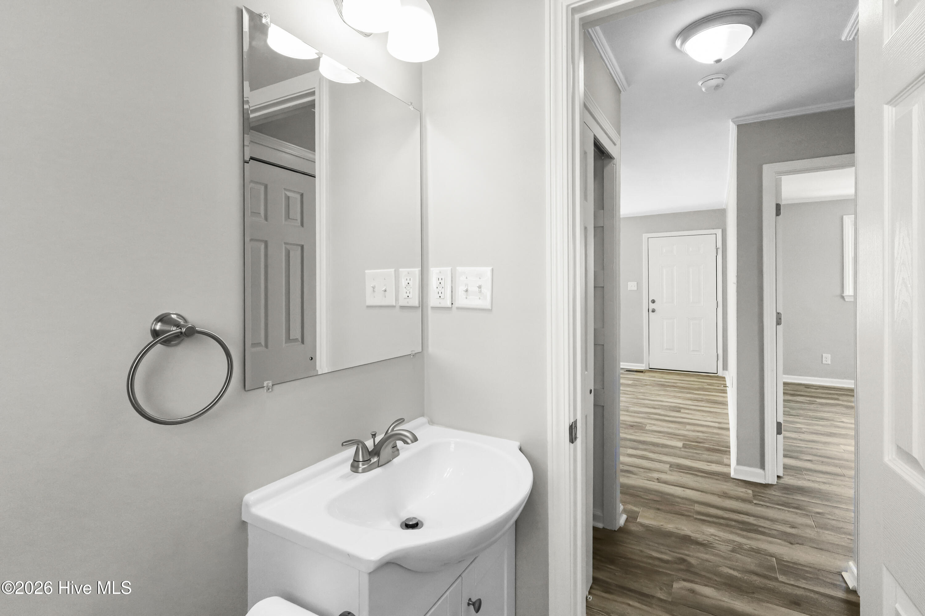 100560187 | Photo 21