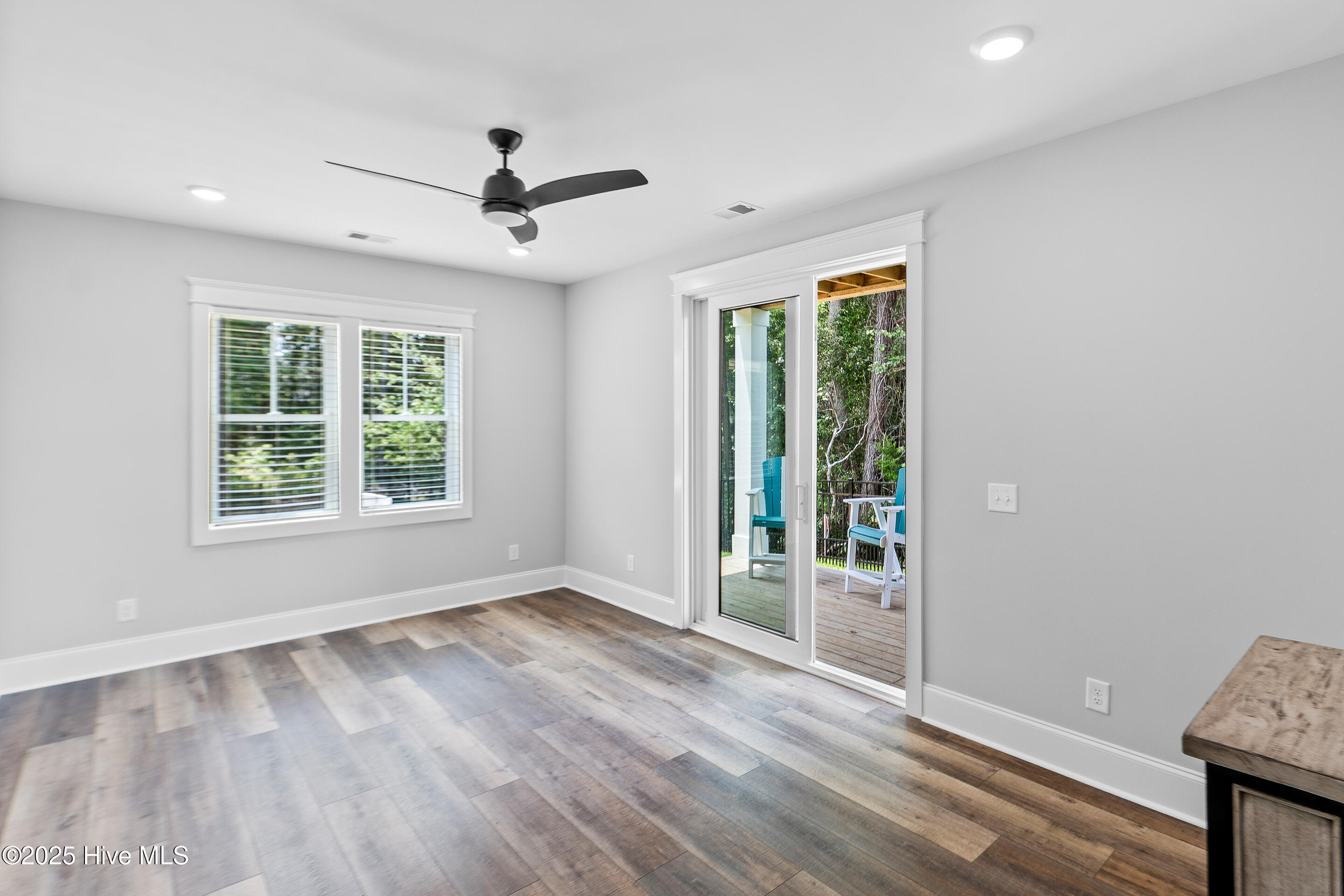 100526022 | Photo 38