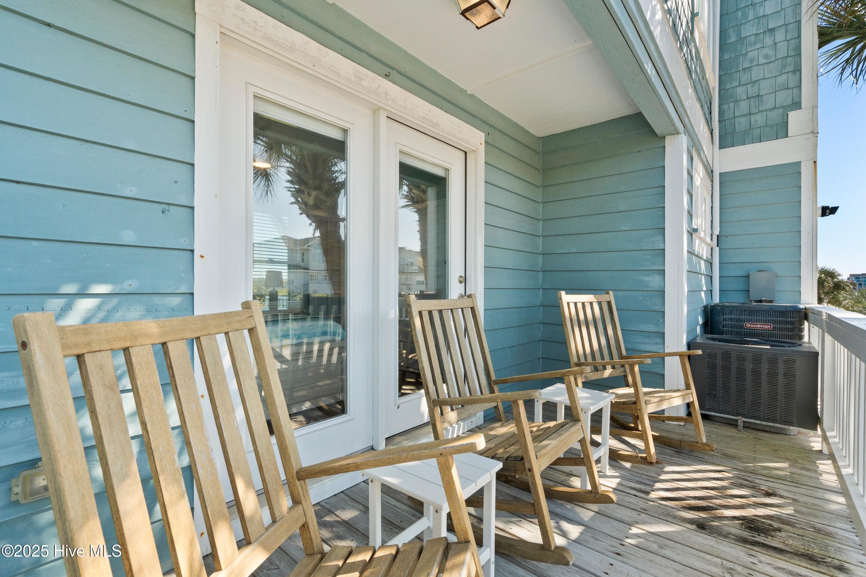 100536770 | Photo 34