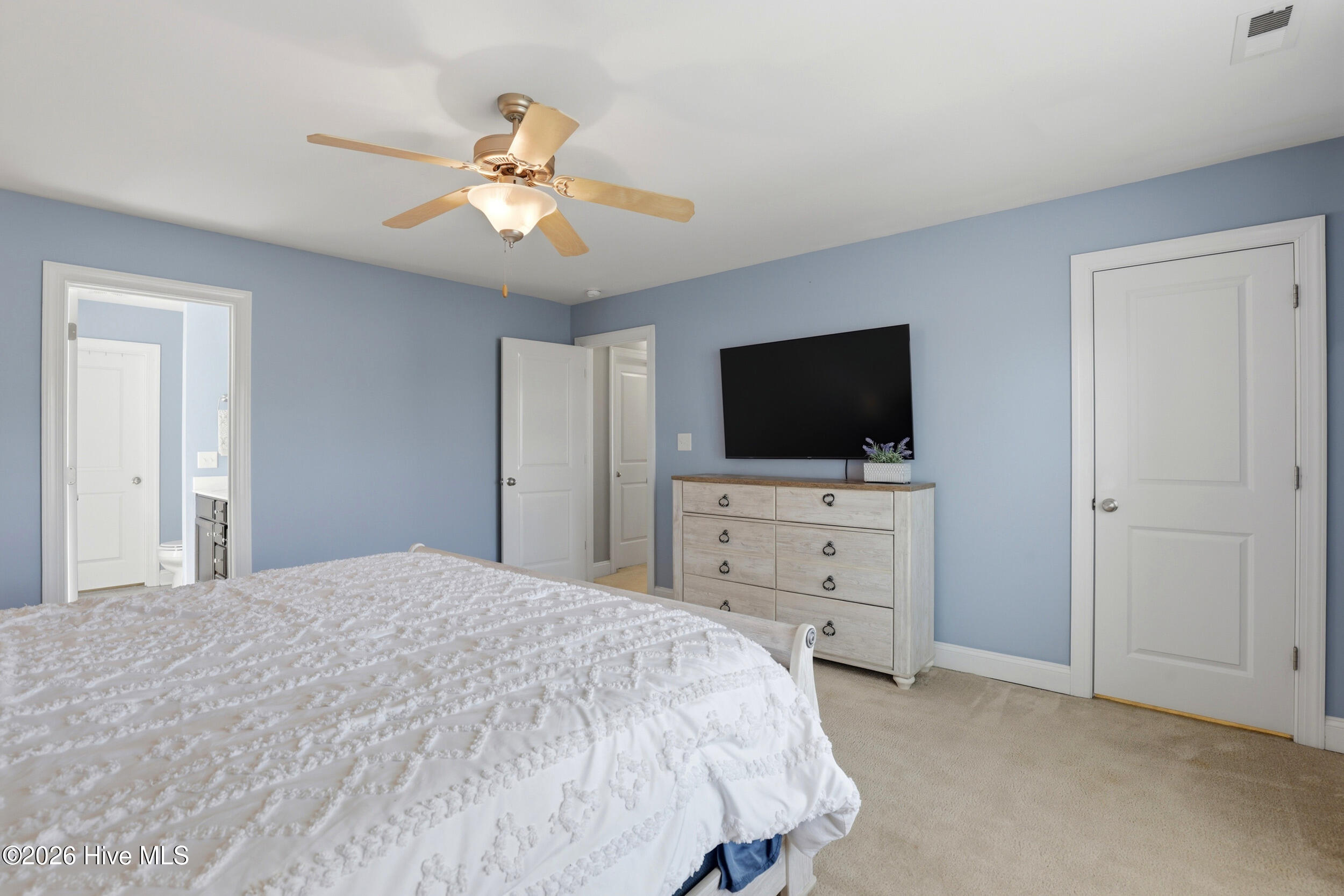 100561174 | Photo 23