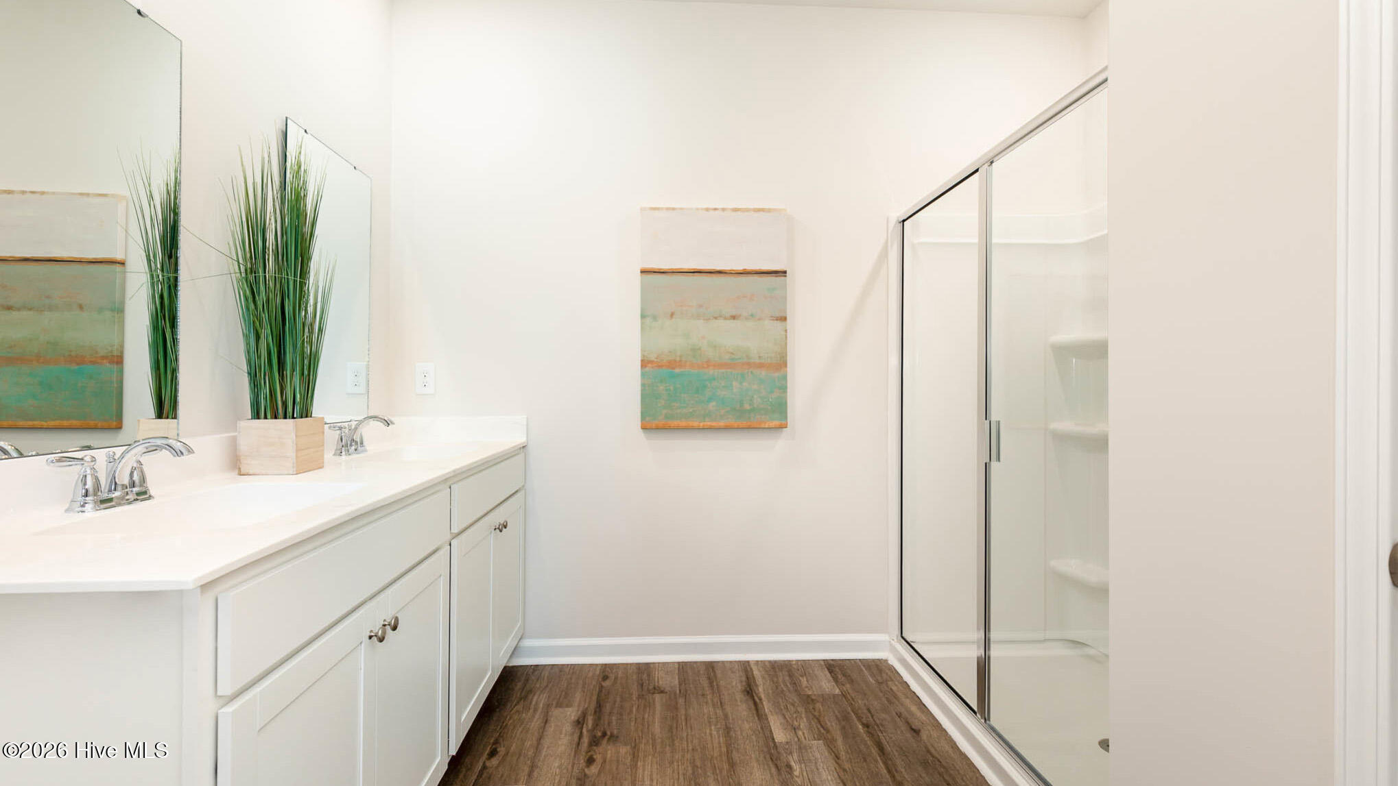 100563876 | Photo 23