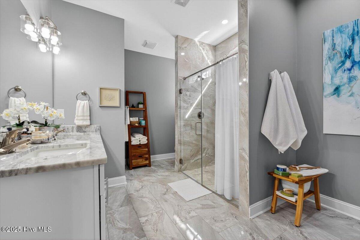 100533922 | Photo 17