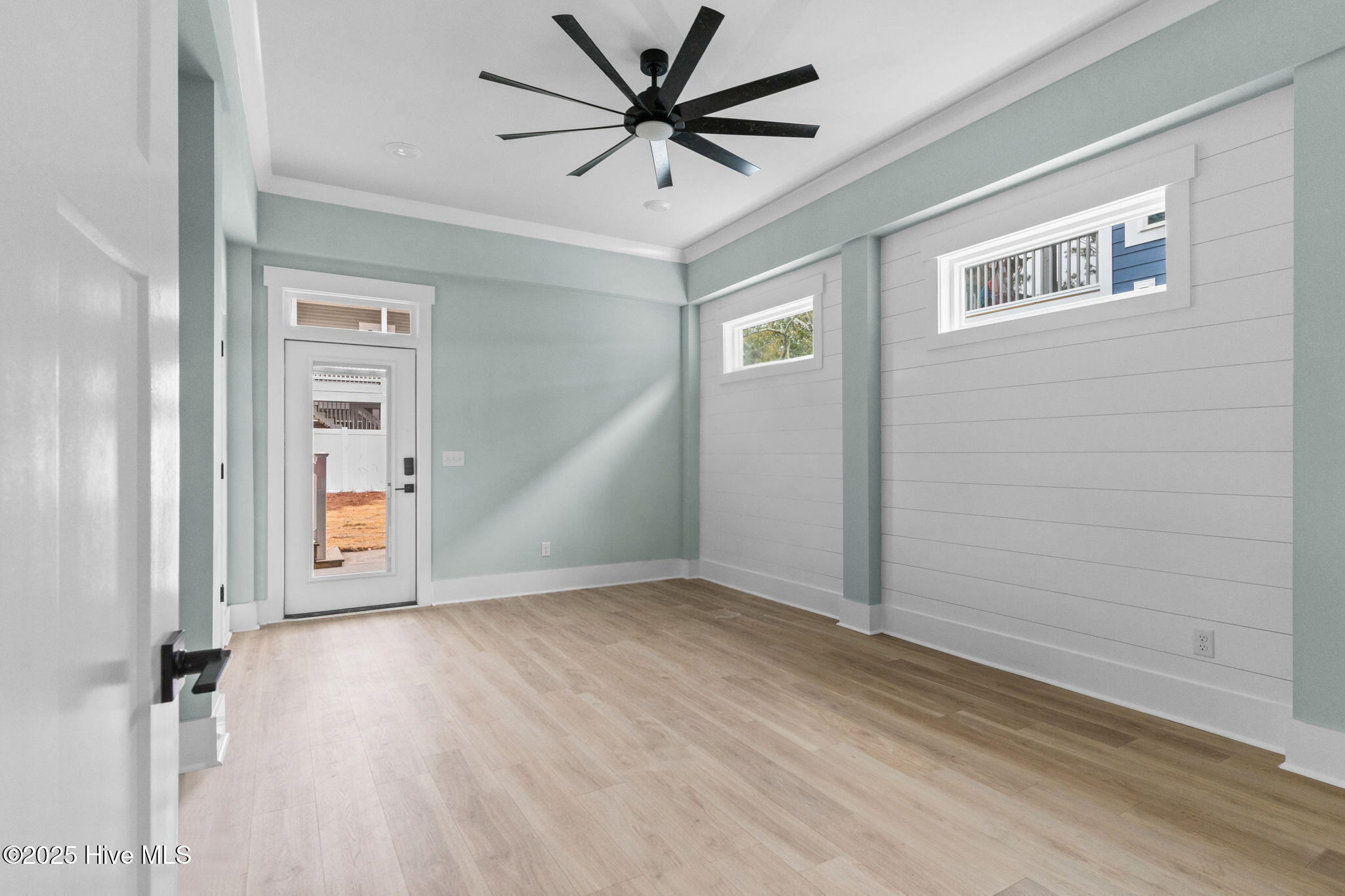 100548785 | Photo 29