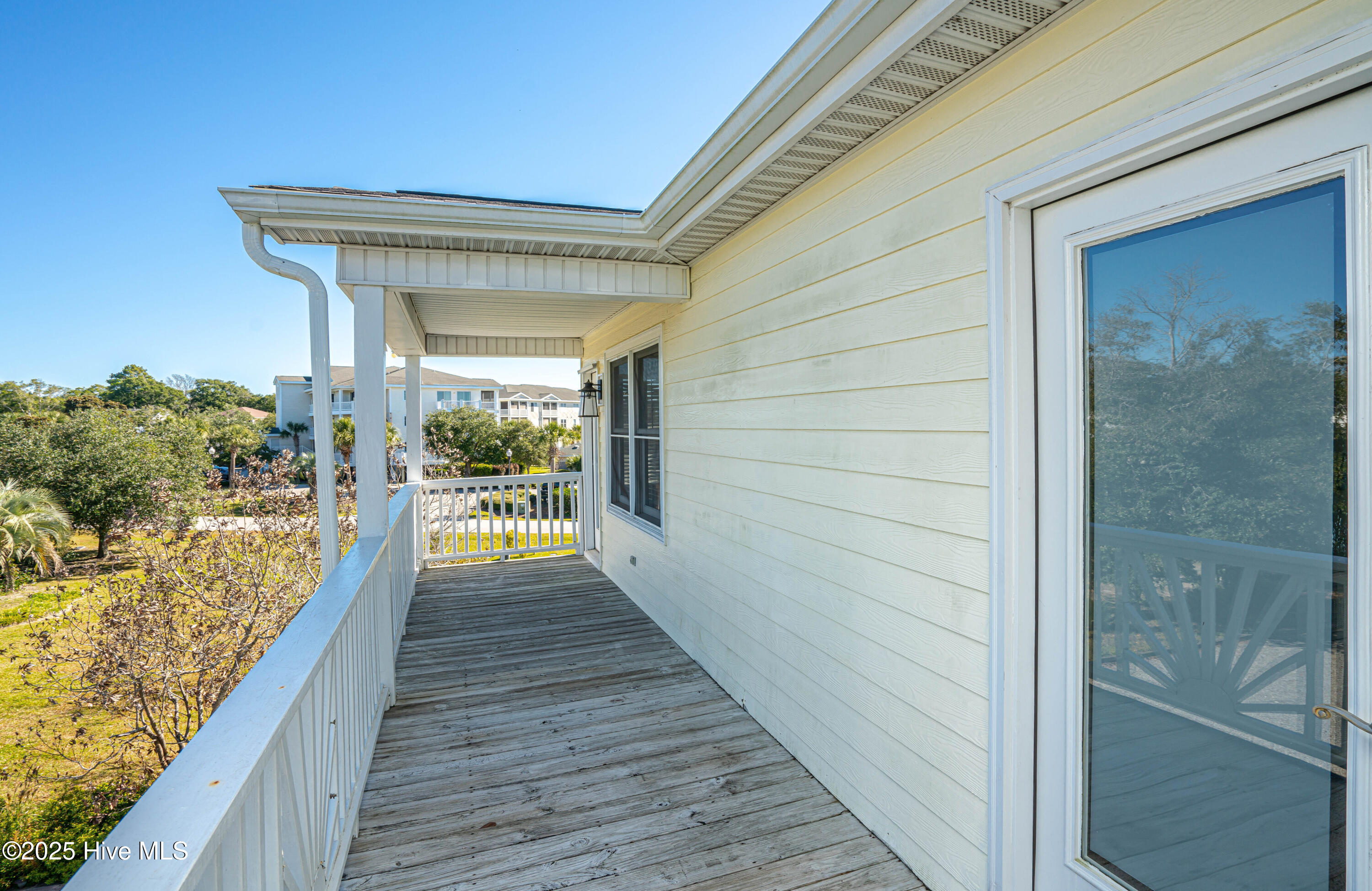 100539099 | Photo 75