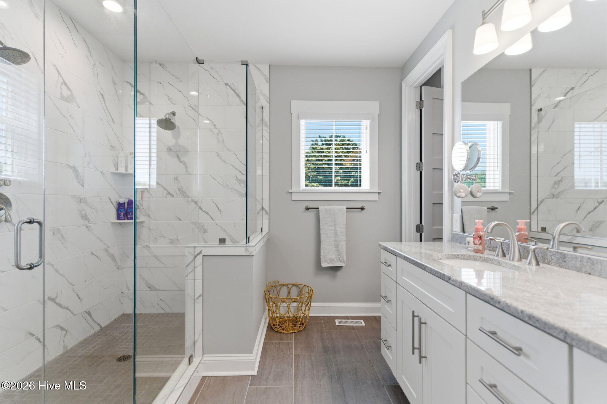 100570056 | Photo 29