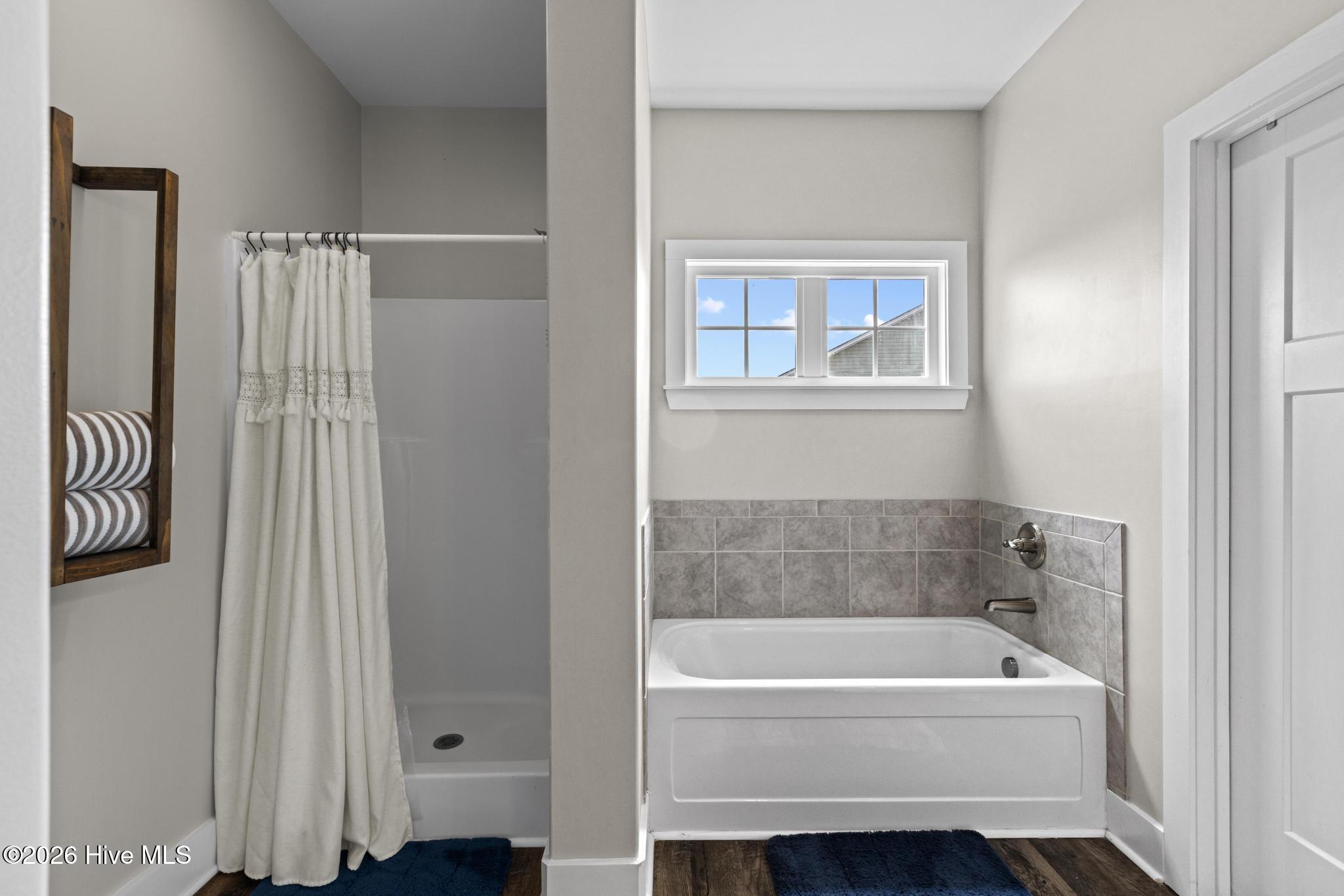 100559843 | Photo 26