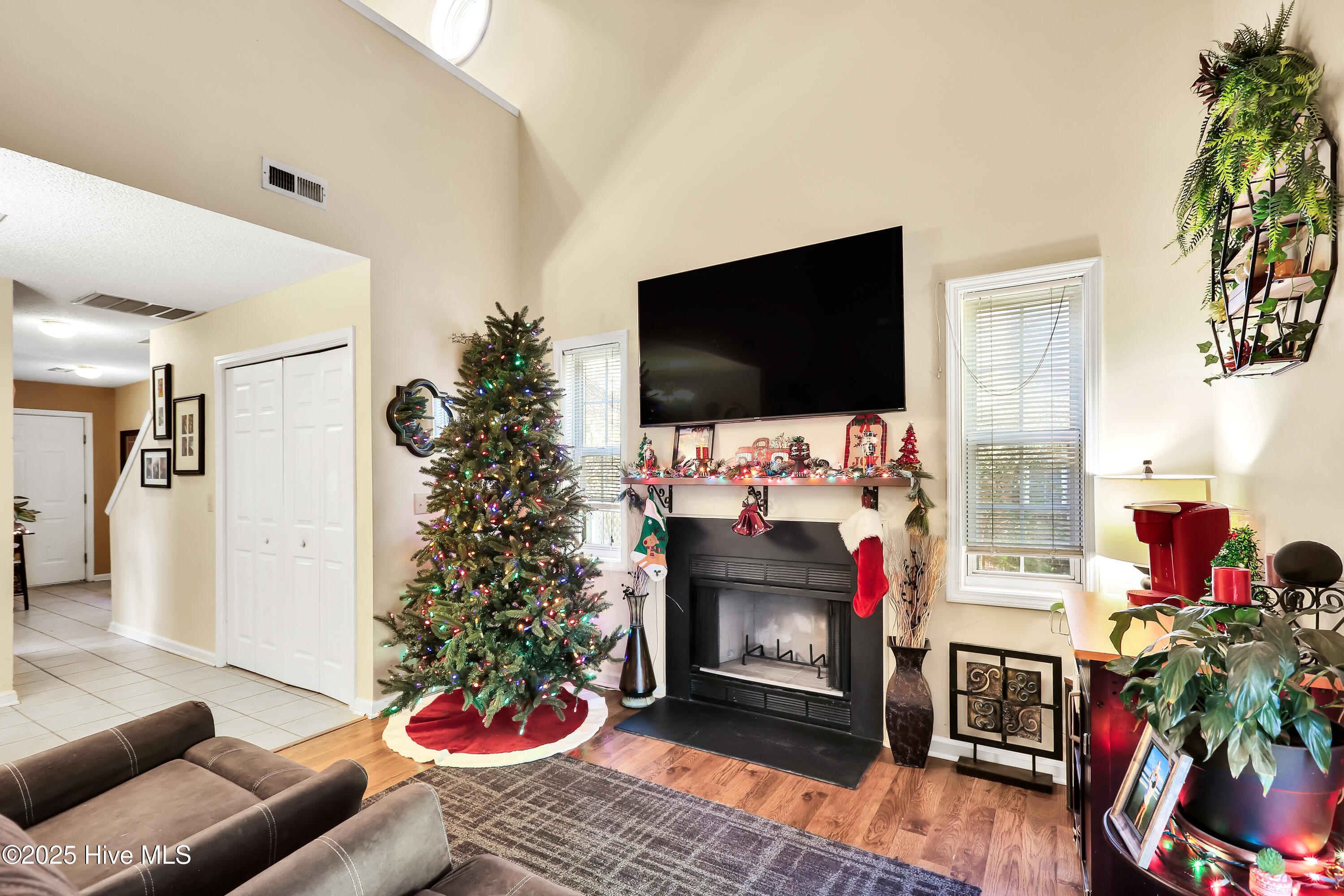 100543094 | Photo 15