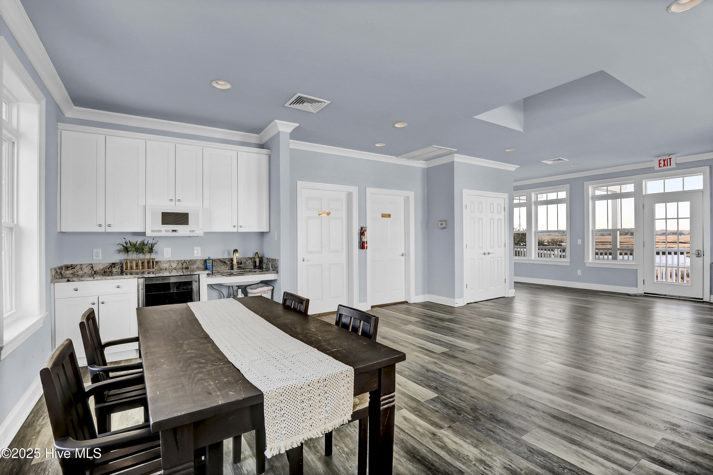 100529954 | Photo 51